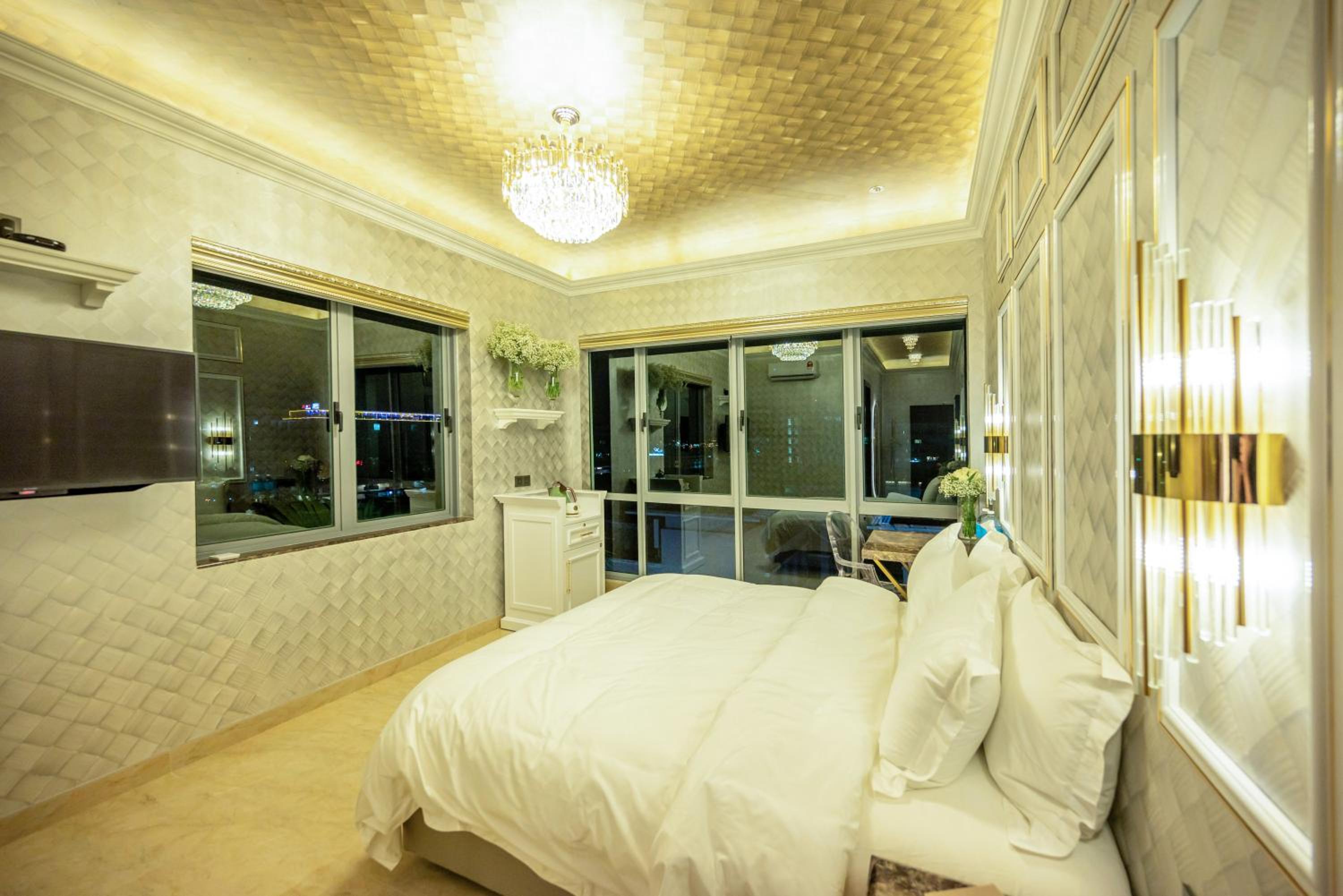 Deluxe King Room - Photo 4