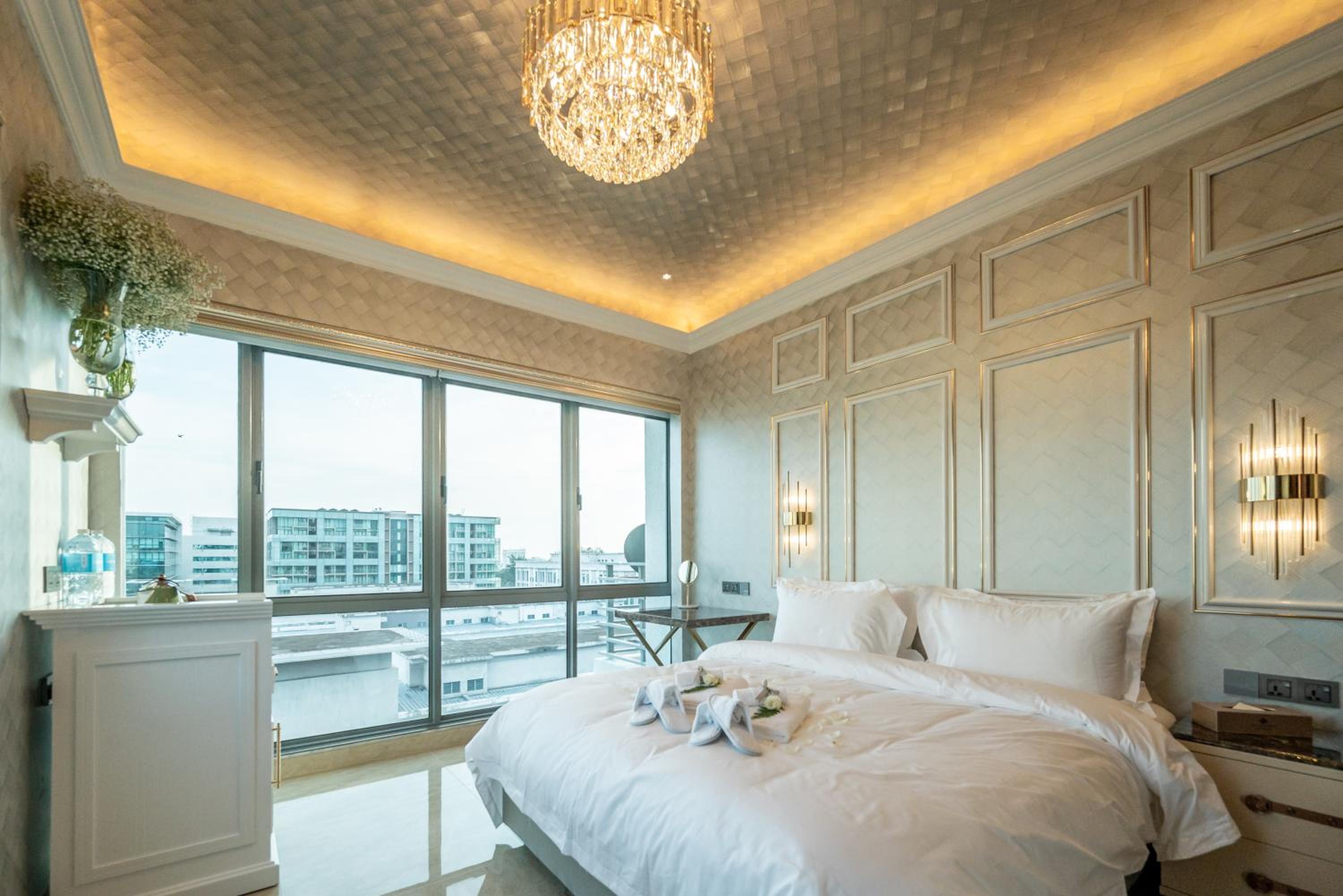 Deluxe King Room - Photo 18