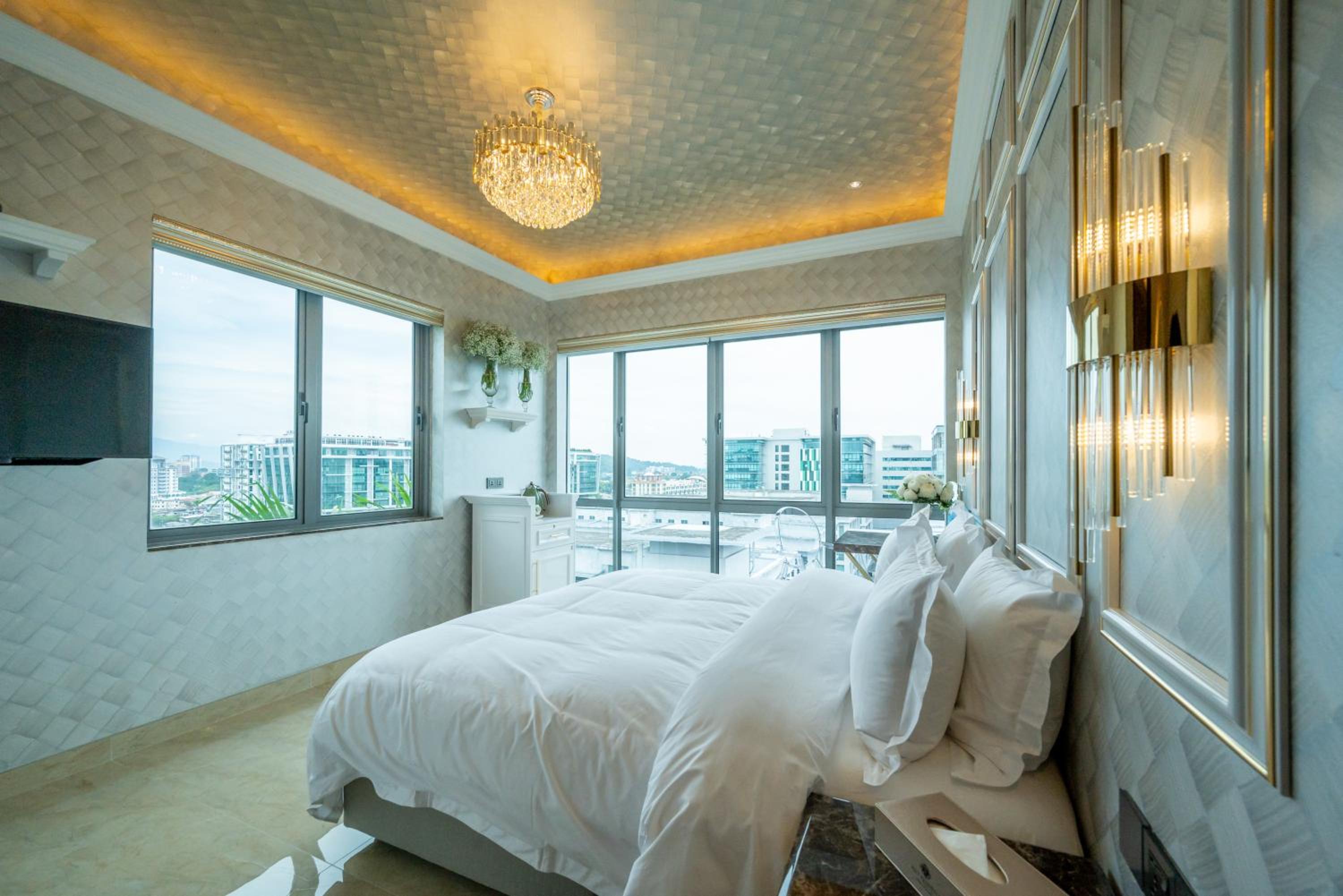 Deluxe King Room - Photo 17