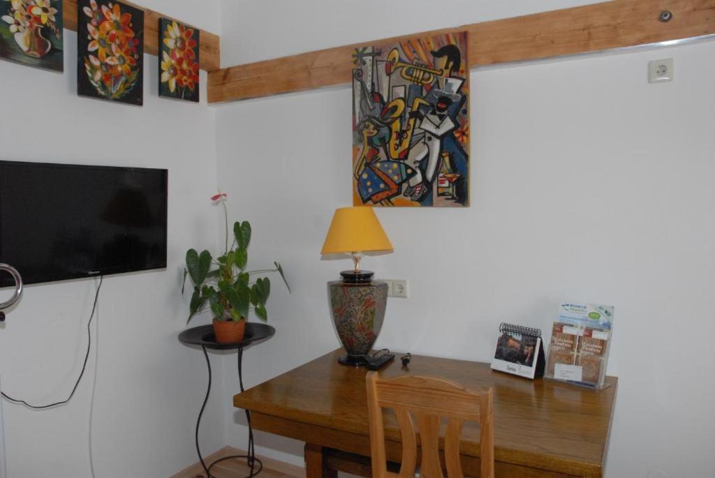 One-Bedroom Apartment photo 3