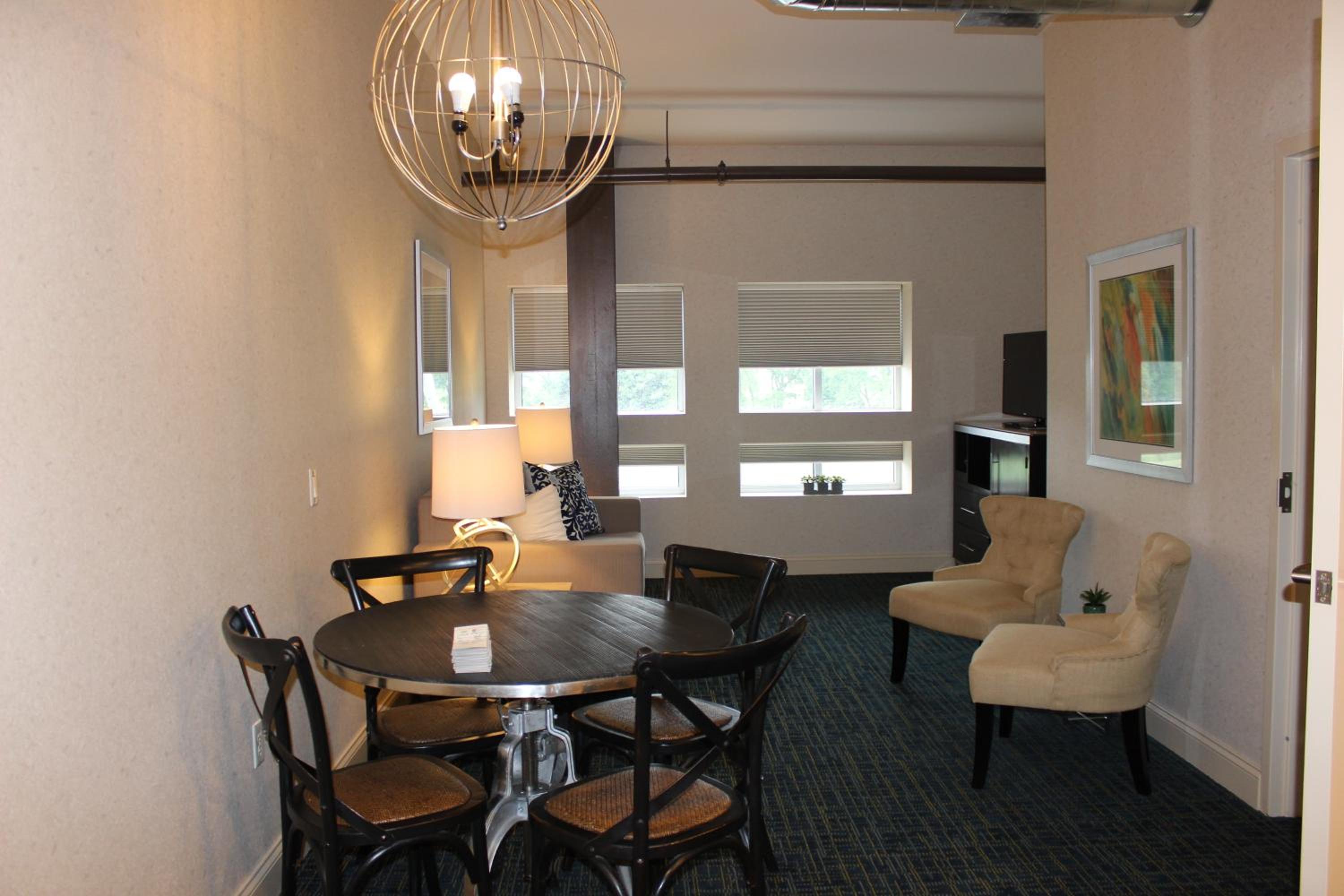 Deluxe Suite photo 3
