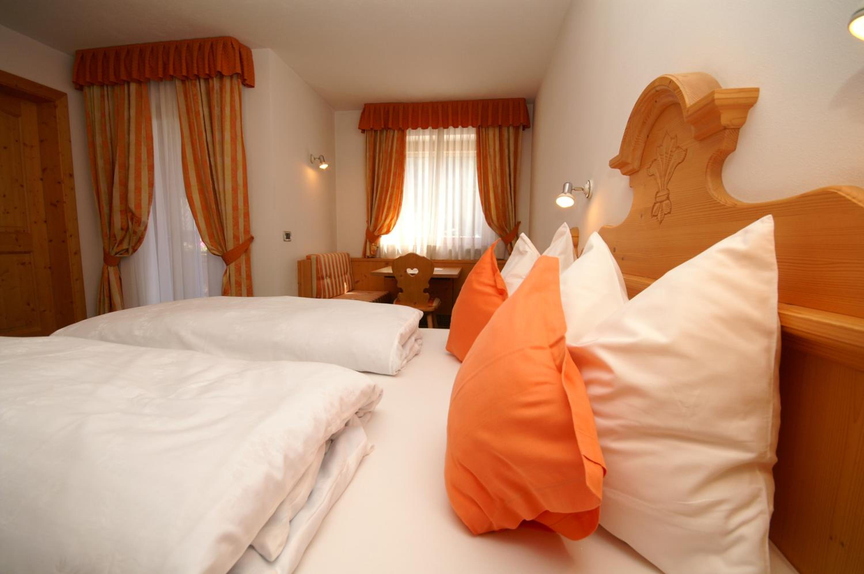 Double or Twin Room - Photo 8