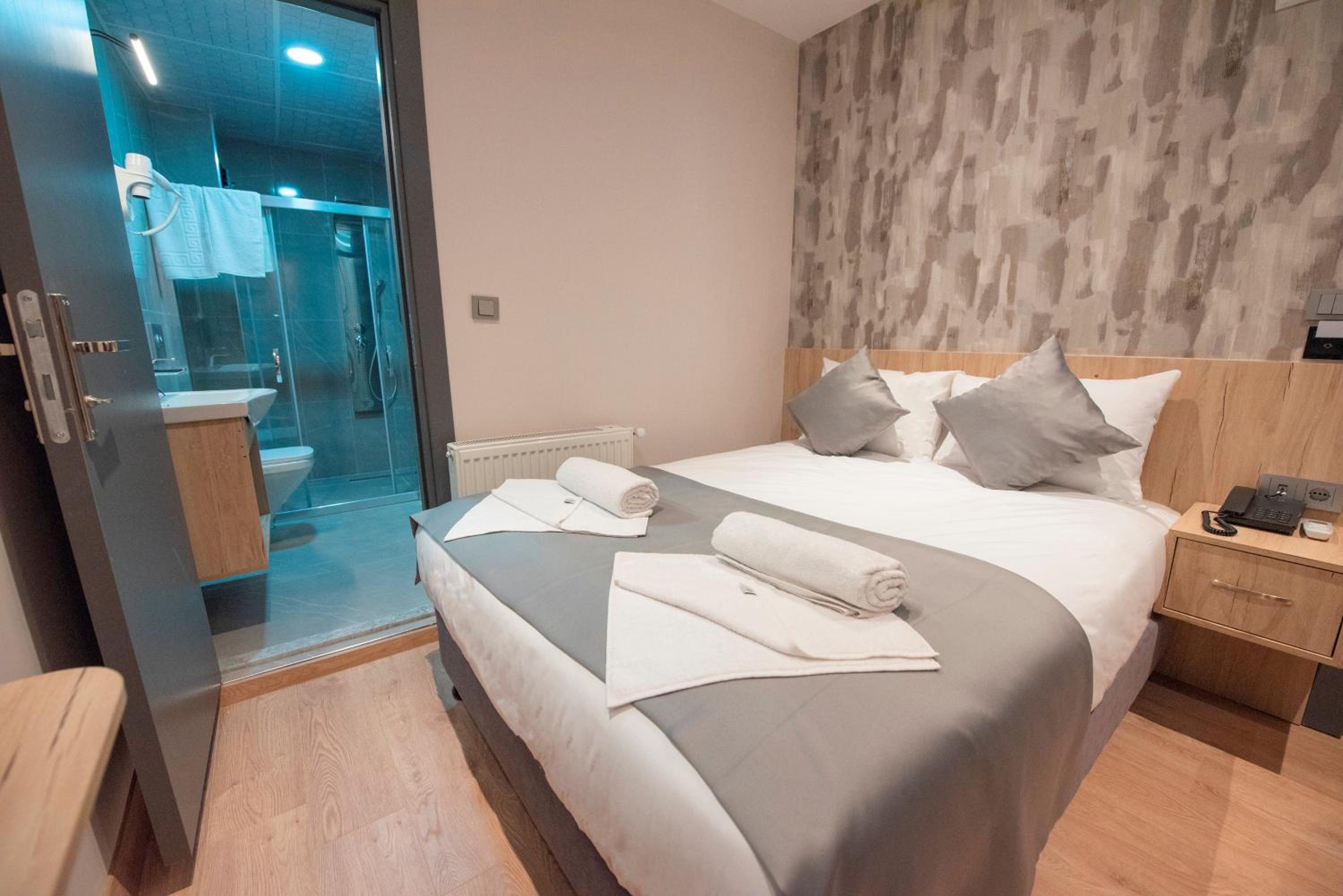 Economy Double Room photo 3