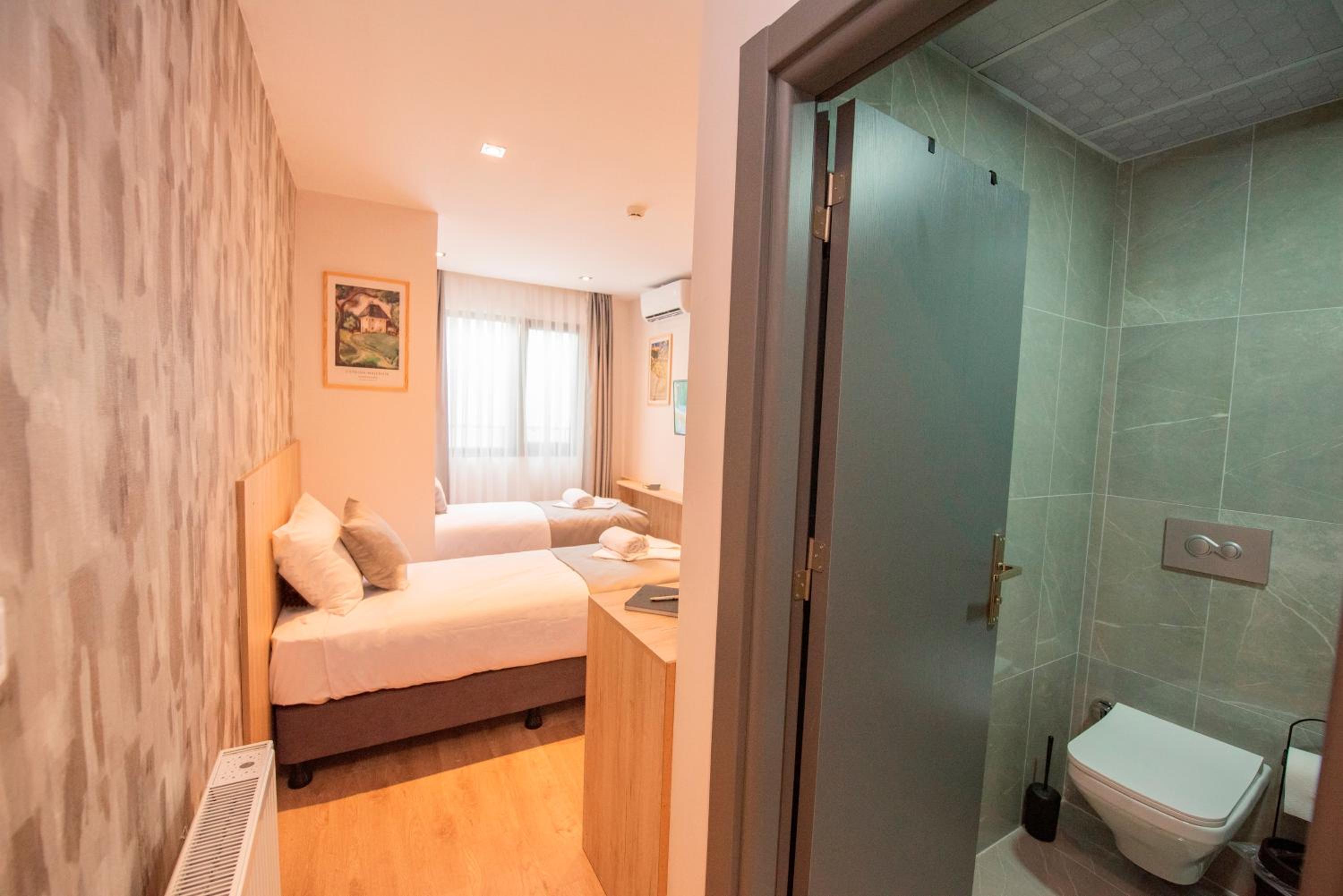 Standard Double Room photo 2
