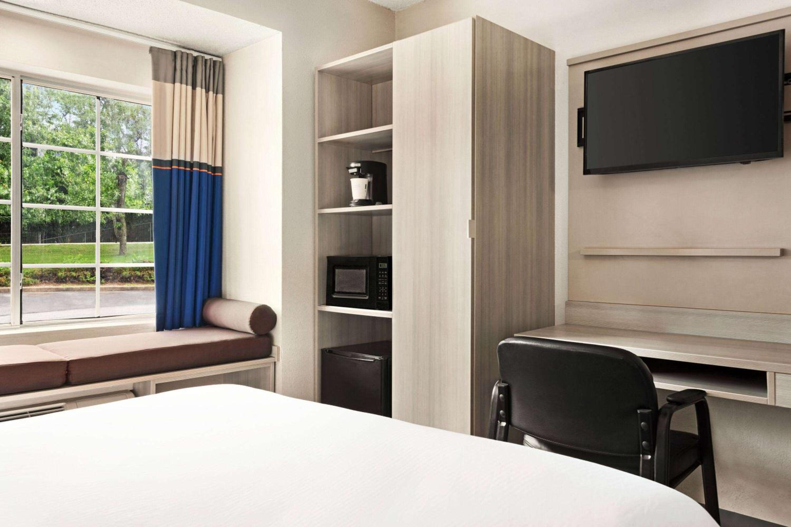 Queen Room - Disability Access- Non-Smoking - Photo 1