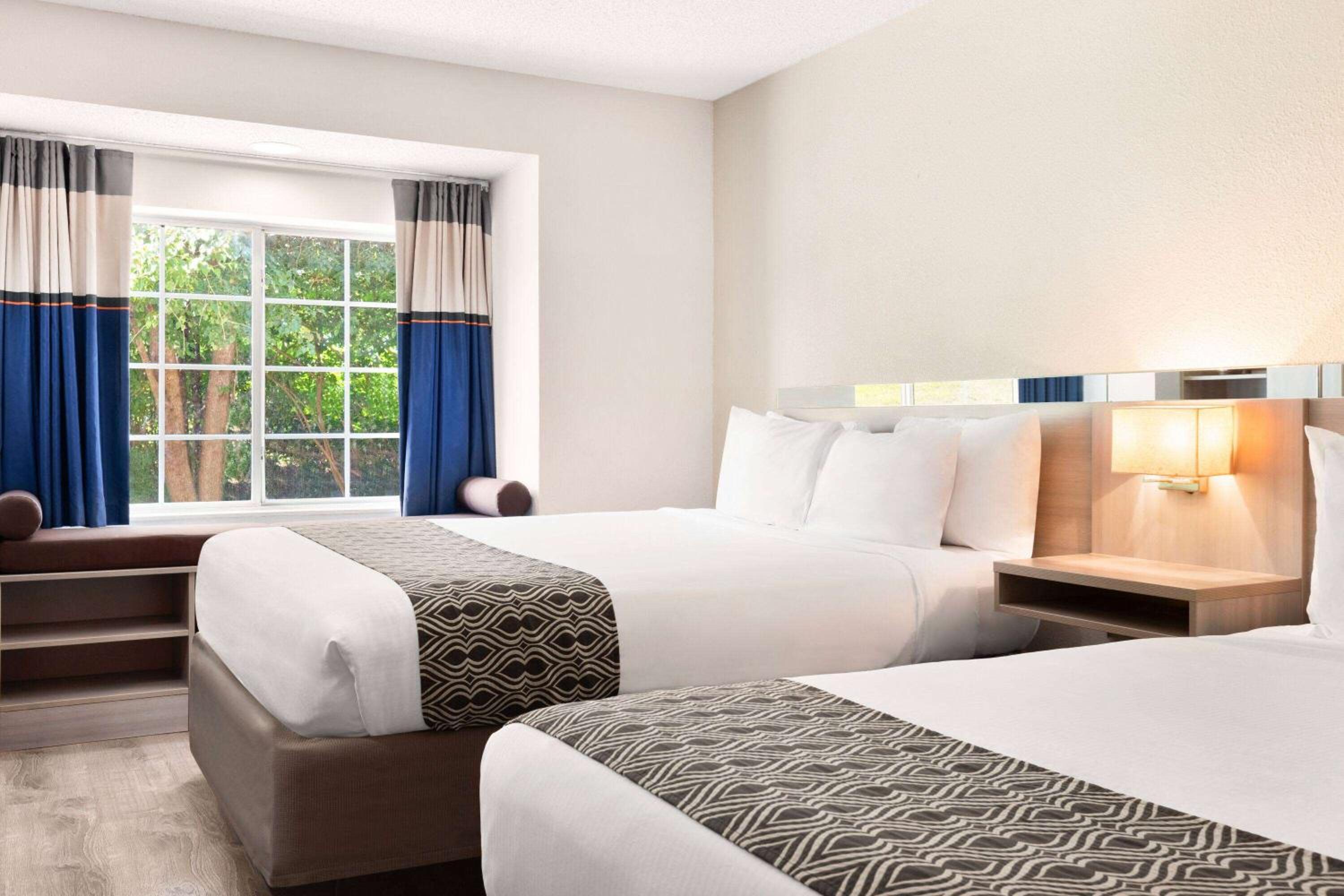 Deluxe Queen Room - Disability Access/Non-Smoking - Photo 1