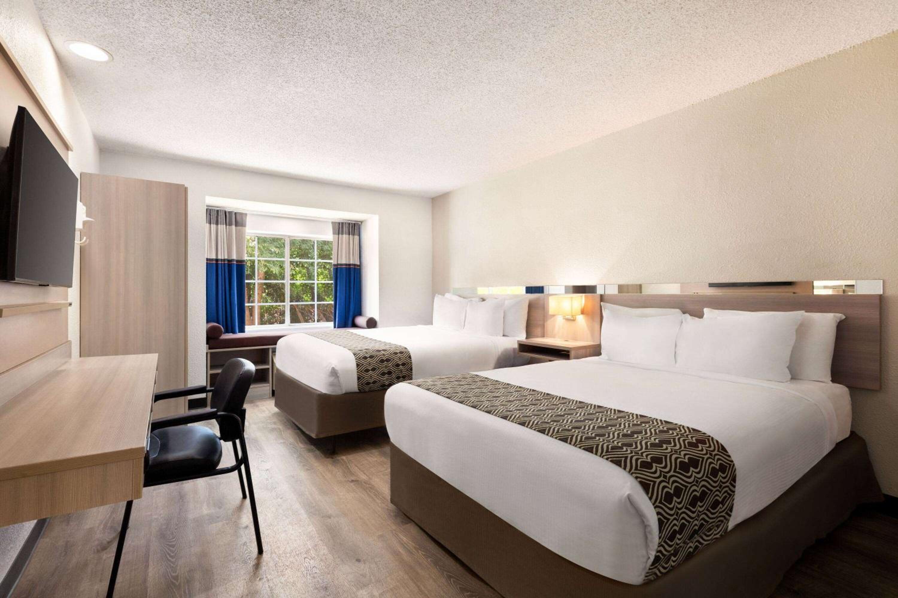 Queen Room with Two Queen Beds - Non-Smoking - Photo 1