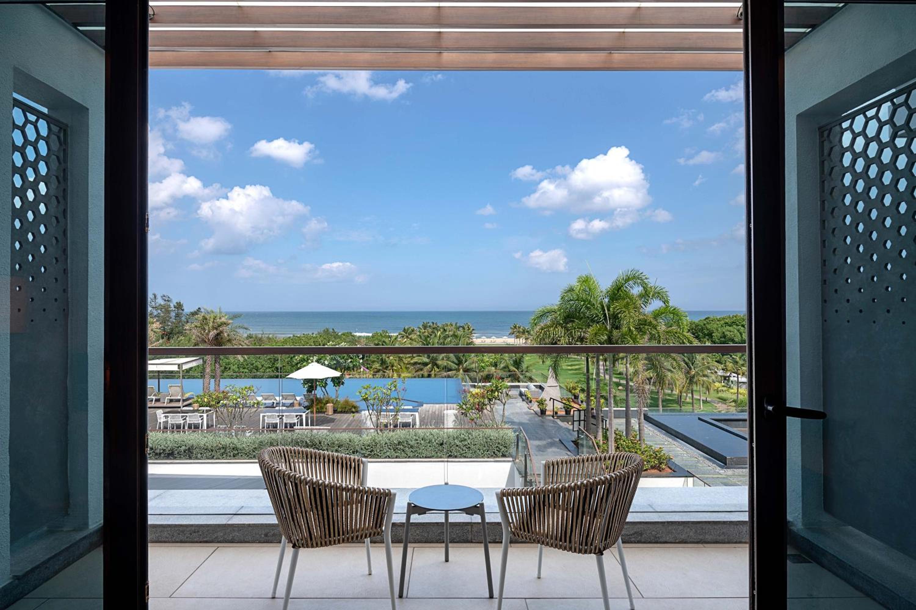 Sea View King Bedded Room - Complimentary HiTea by the Beach, 10% discount on Spa and transportation services