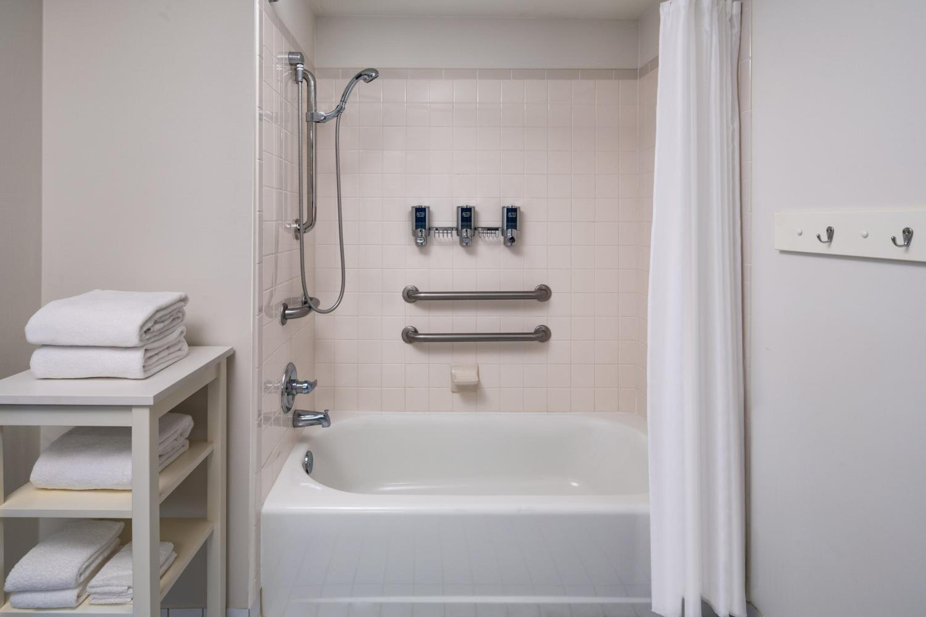 Guest Room, 1 King - Photo 5