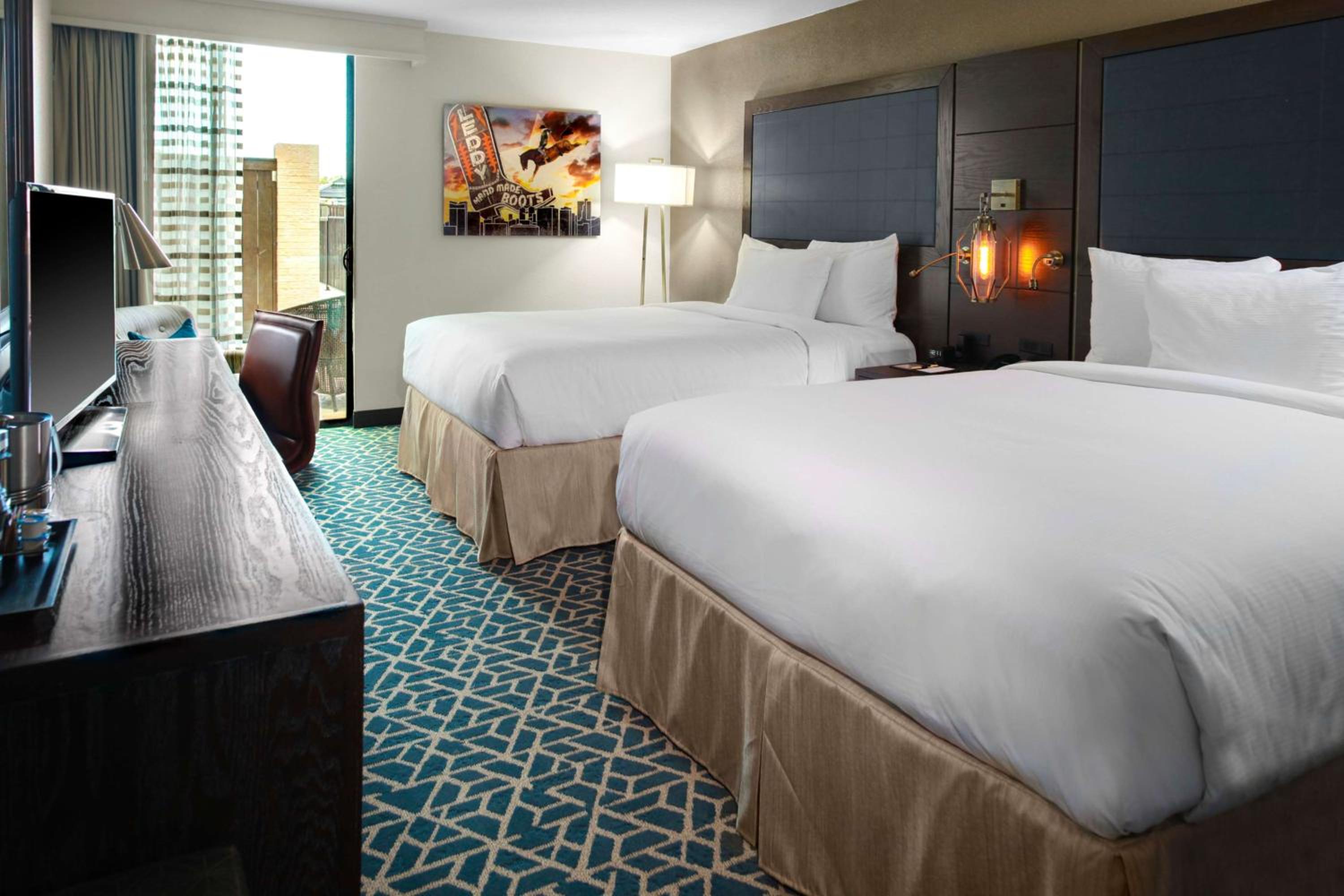 Queen Room with Two Queen Beds - Photo 2