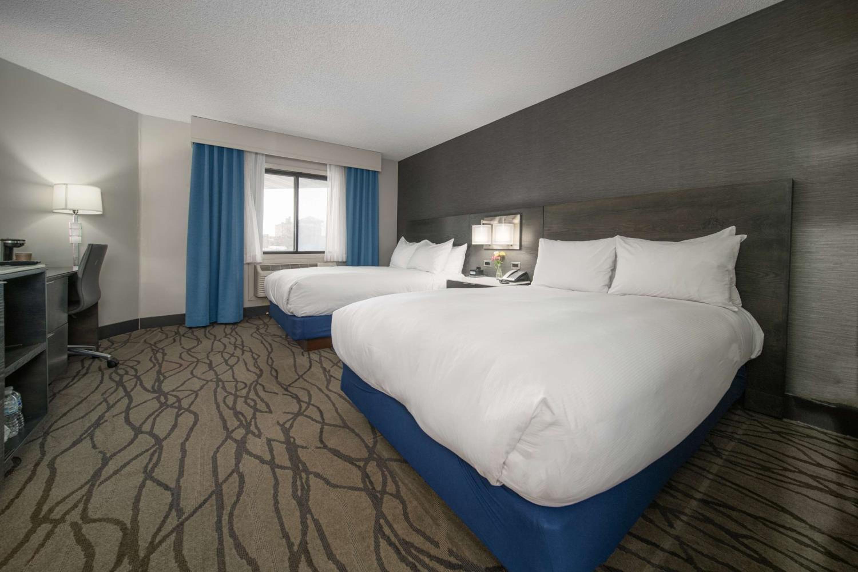 Queen Room with Two Queen Beds photo 1