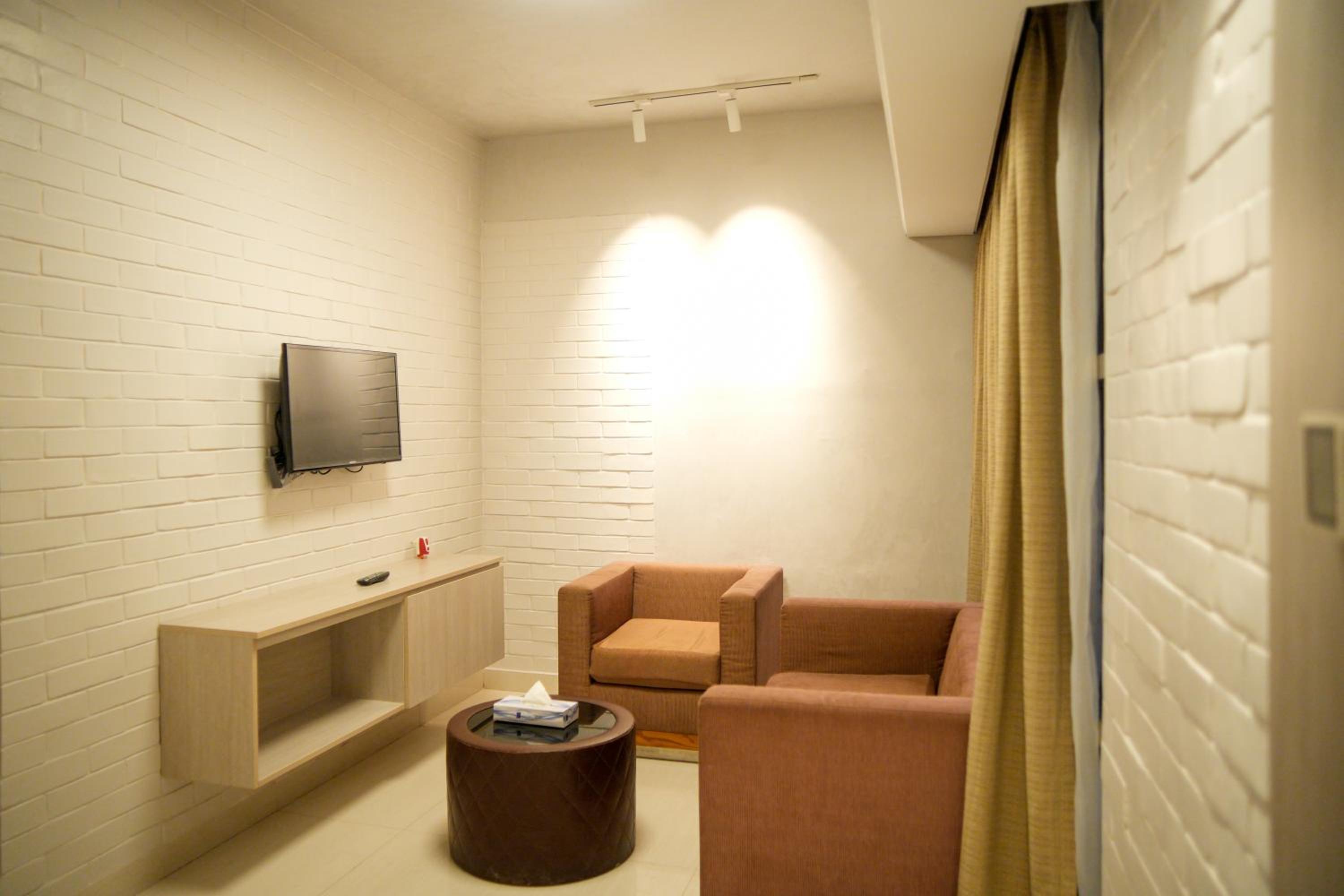 Apartment photo 2
