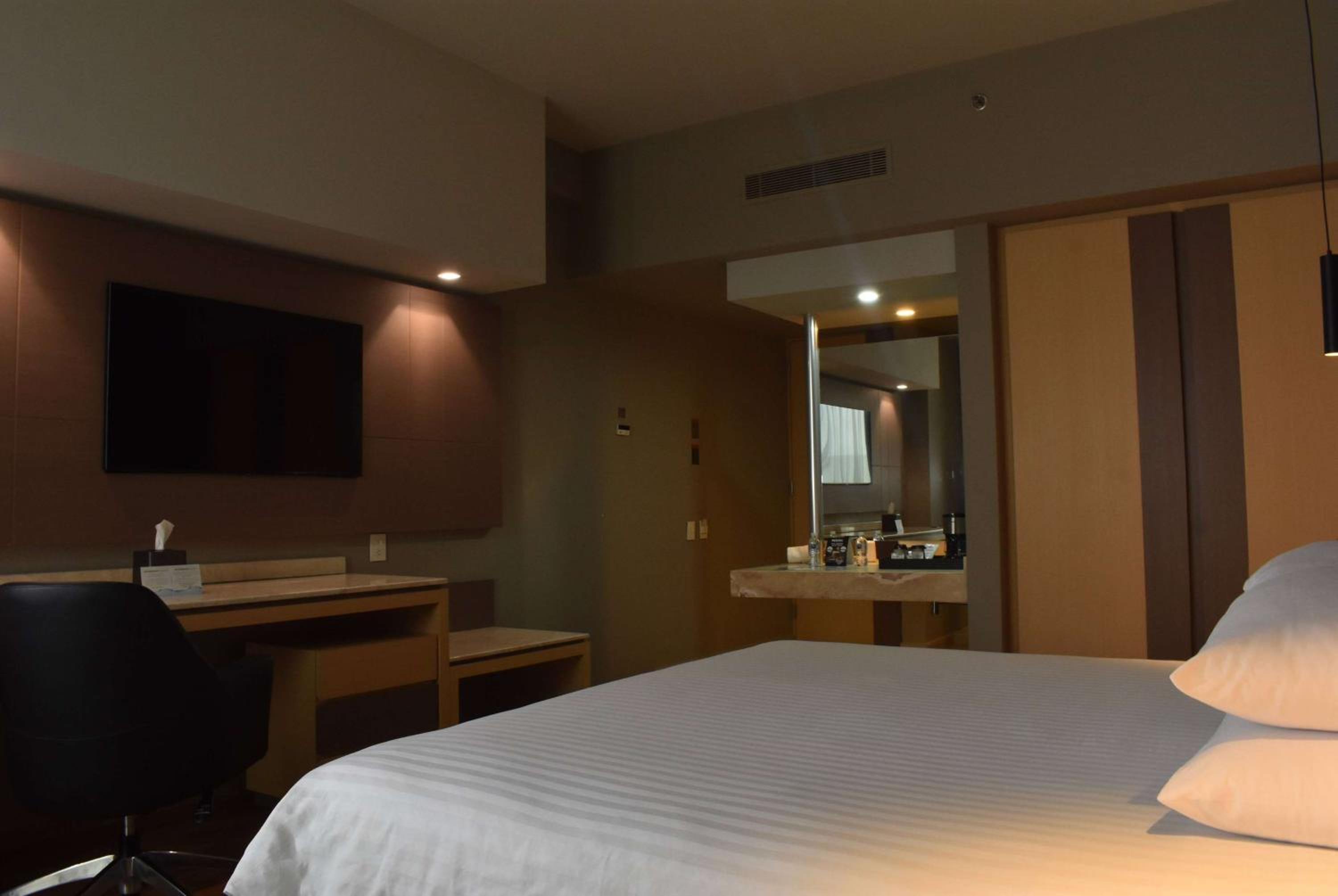 King Room - Non-Smoking photo 1