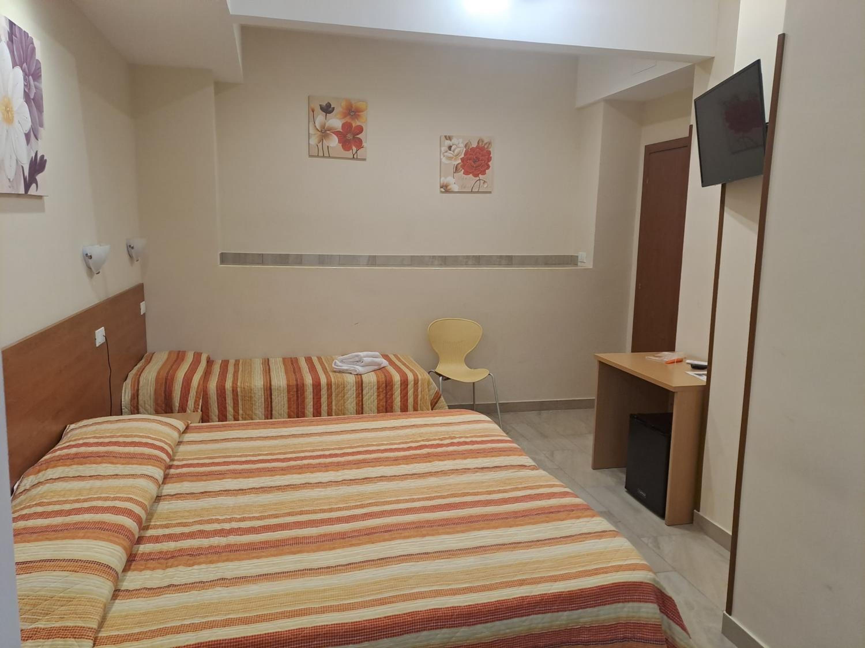 Triple Room - Photo 6