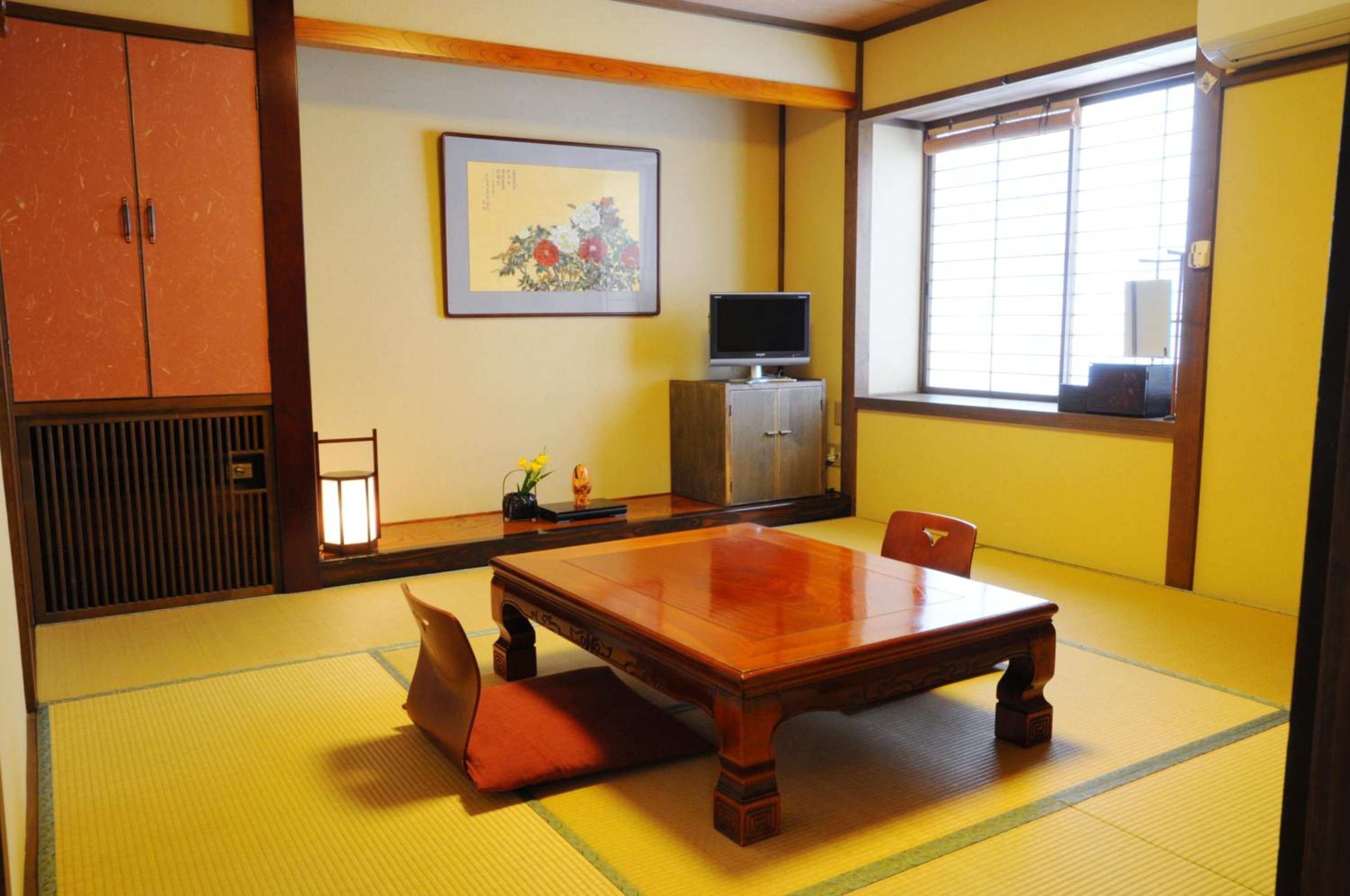 Japanese-Style Standard Room with Shared Bathroom and Private Toilet - Photo 3