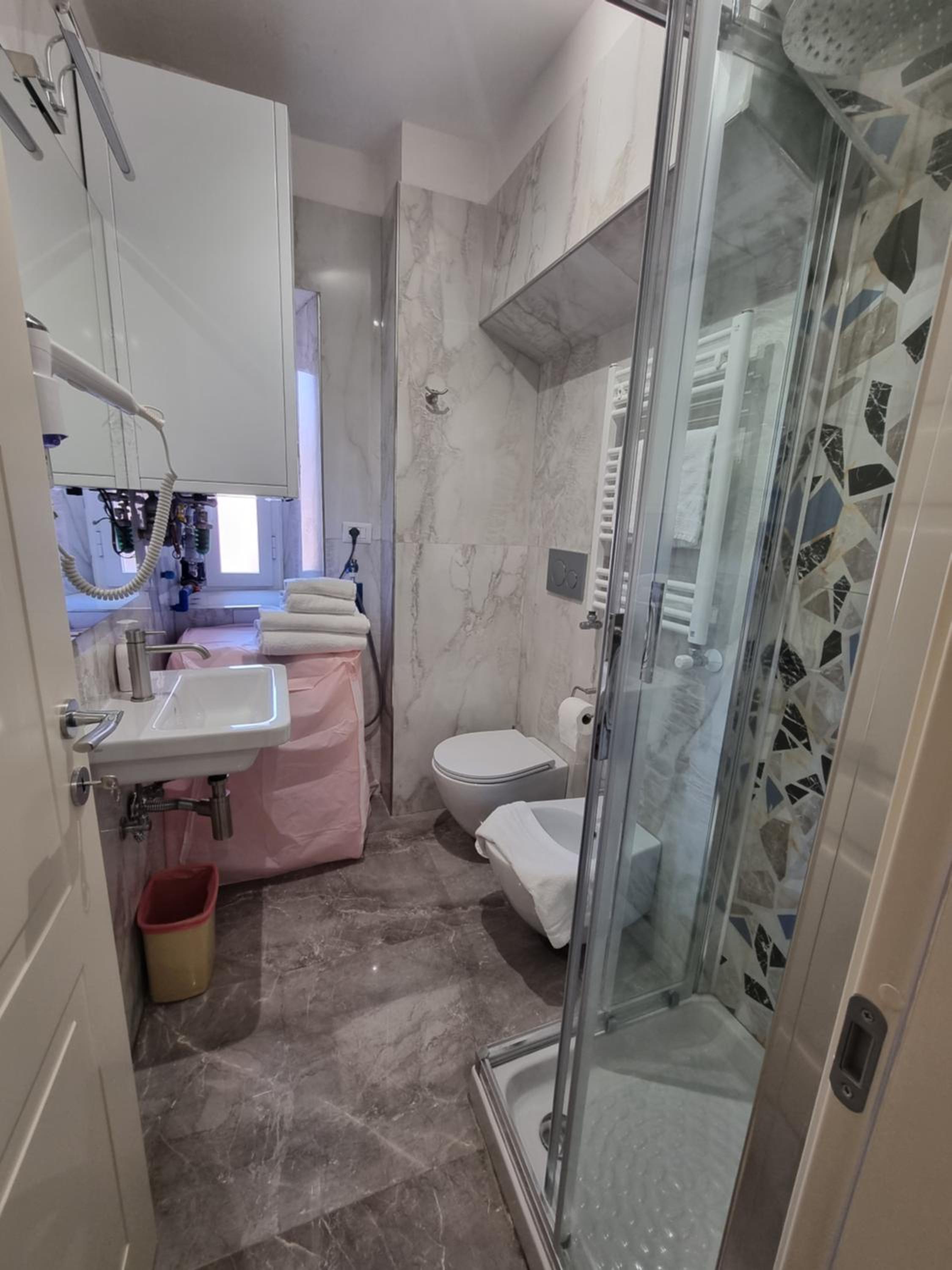 Twin Room with Private External Bathroom photo 2