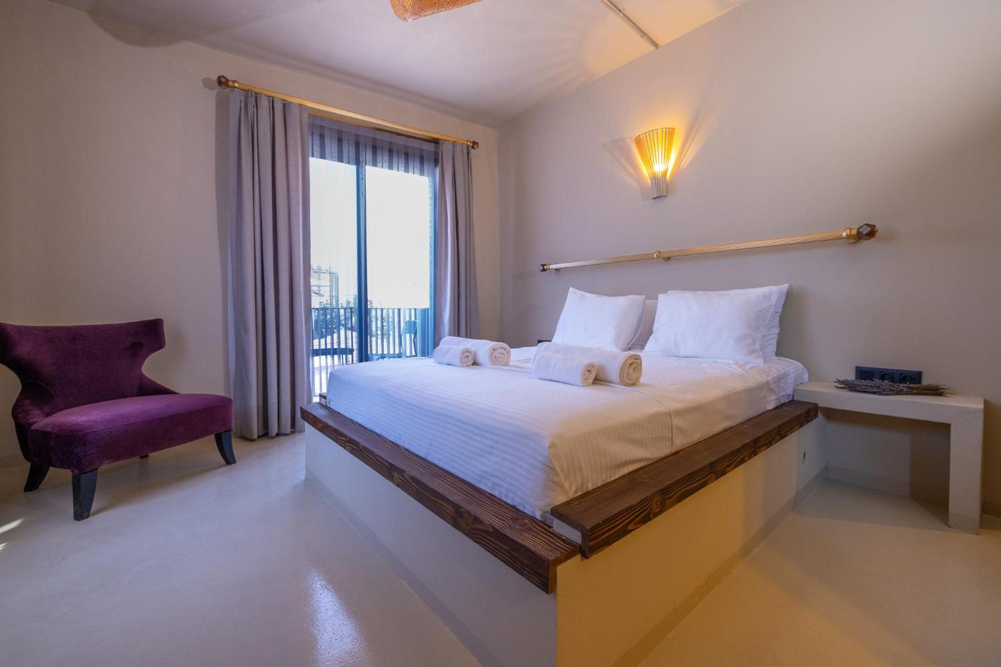 Deluxe Double Room (2 Adults + 1 Child) photo 2