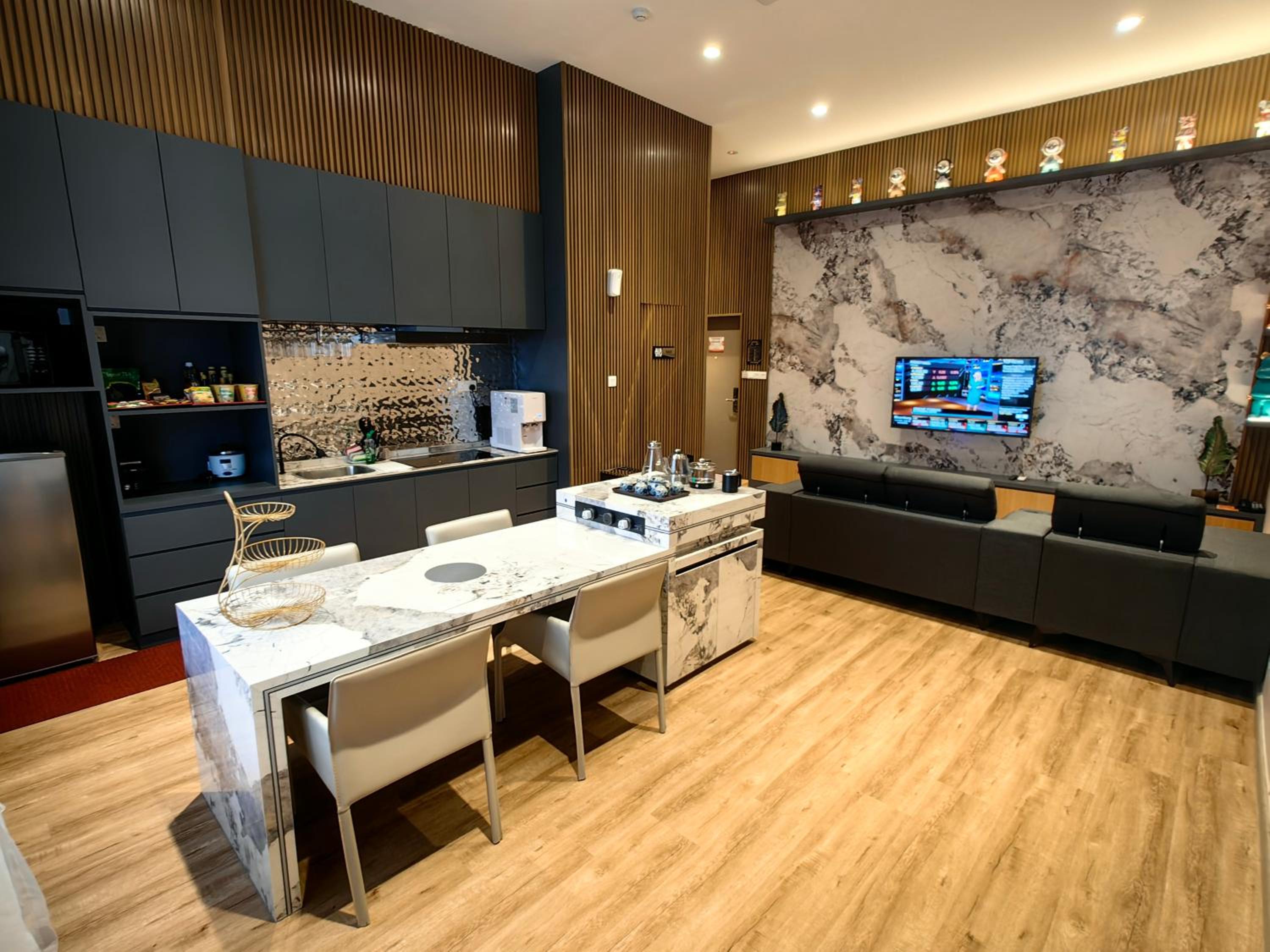 Suite - Photo 3
