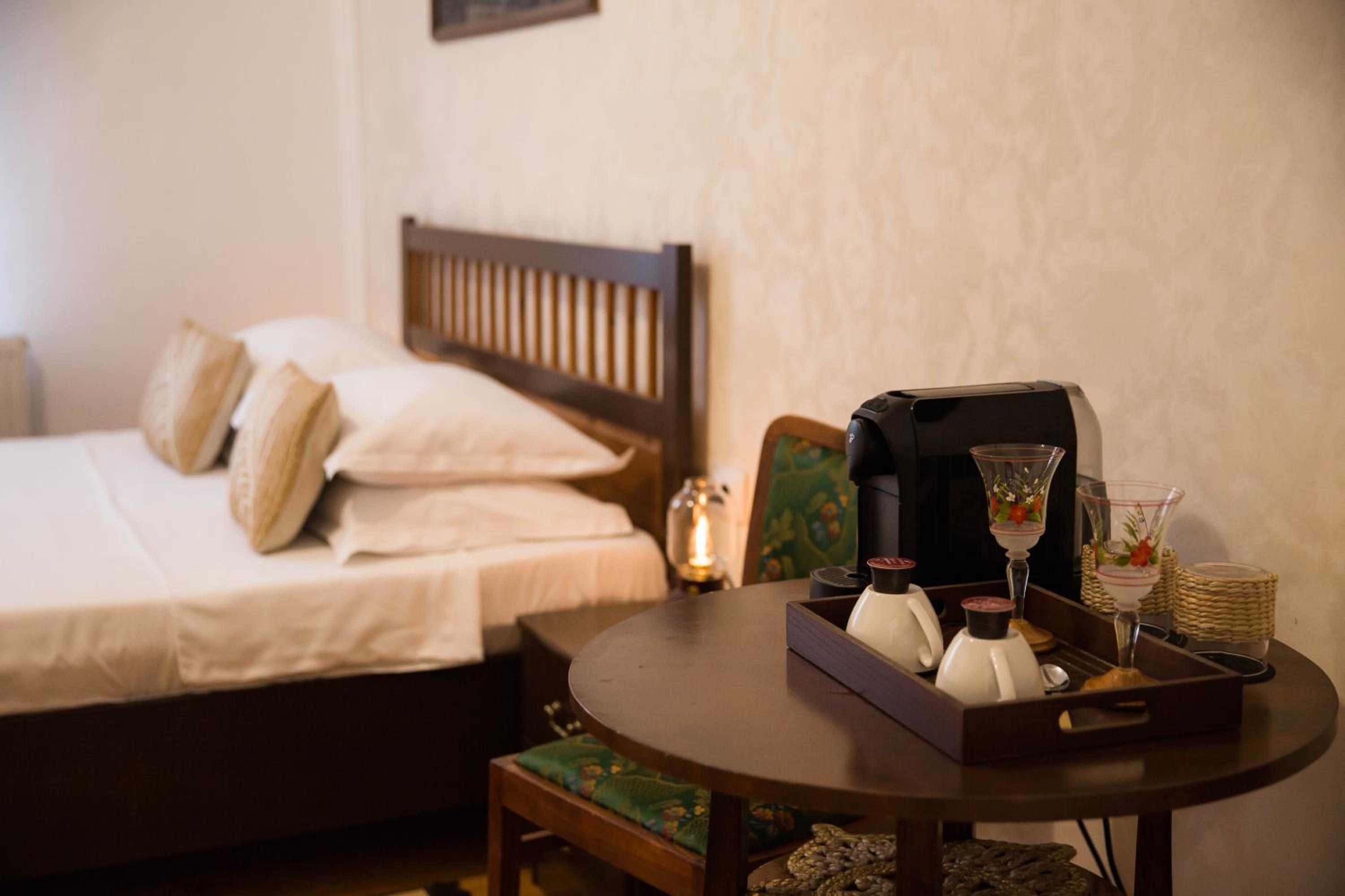 Standard Double Room - Photo 5