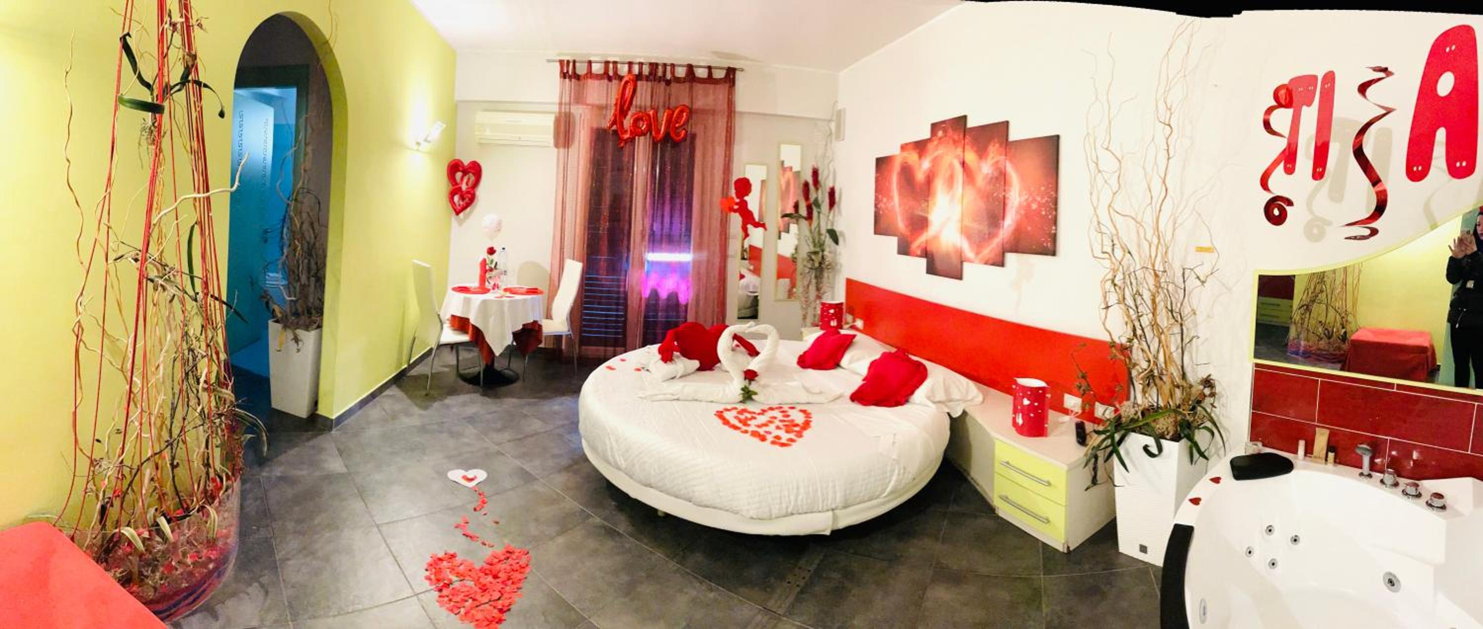 King Suite with Spa Bath photo 1