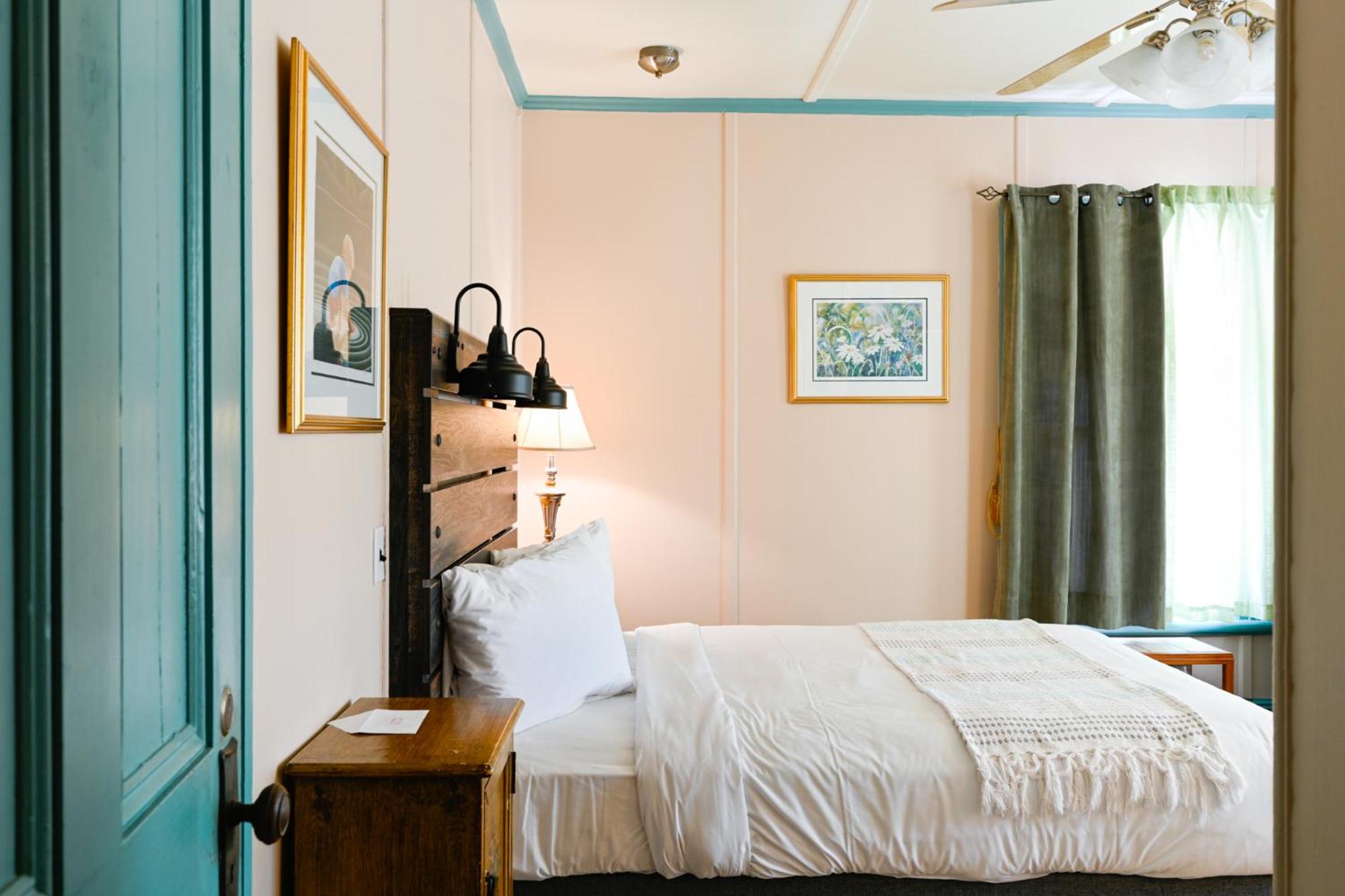 Standard Queen or Double Room photo 2