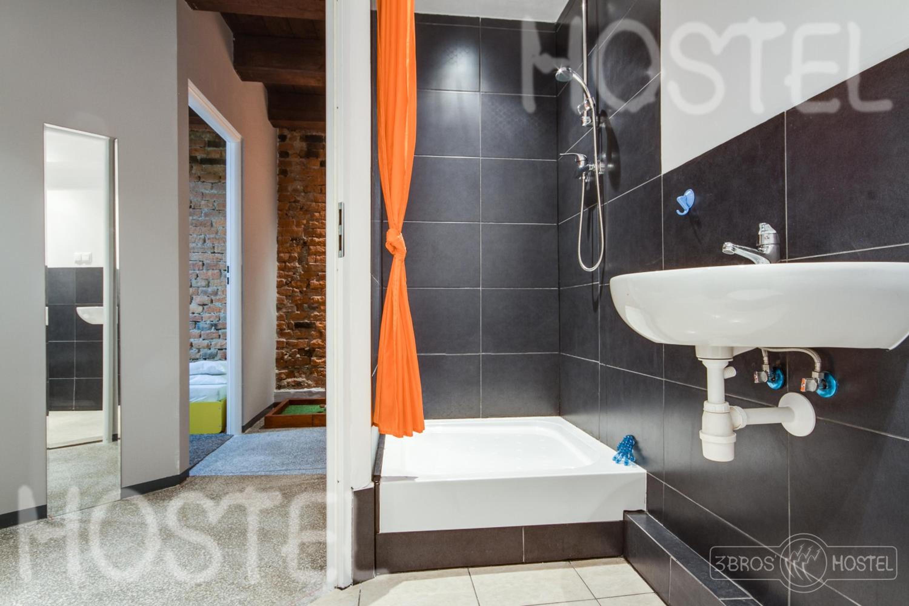 Double or Twin Room with External Bathroom - Photo 8