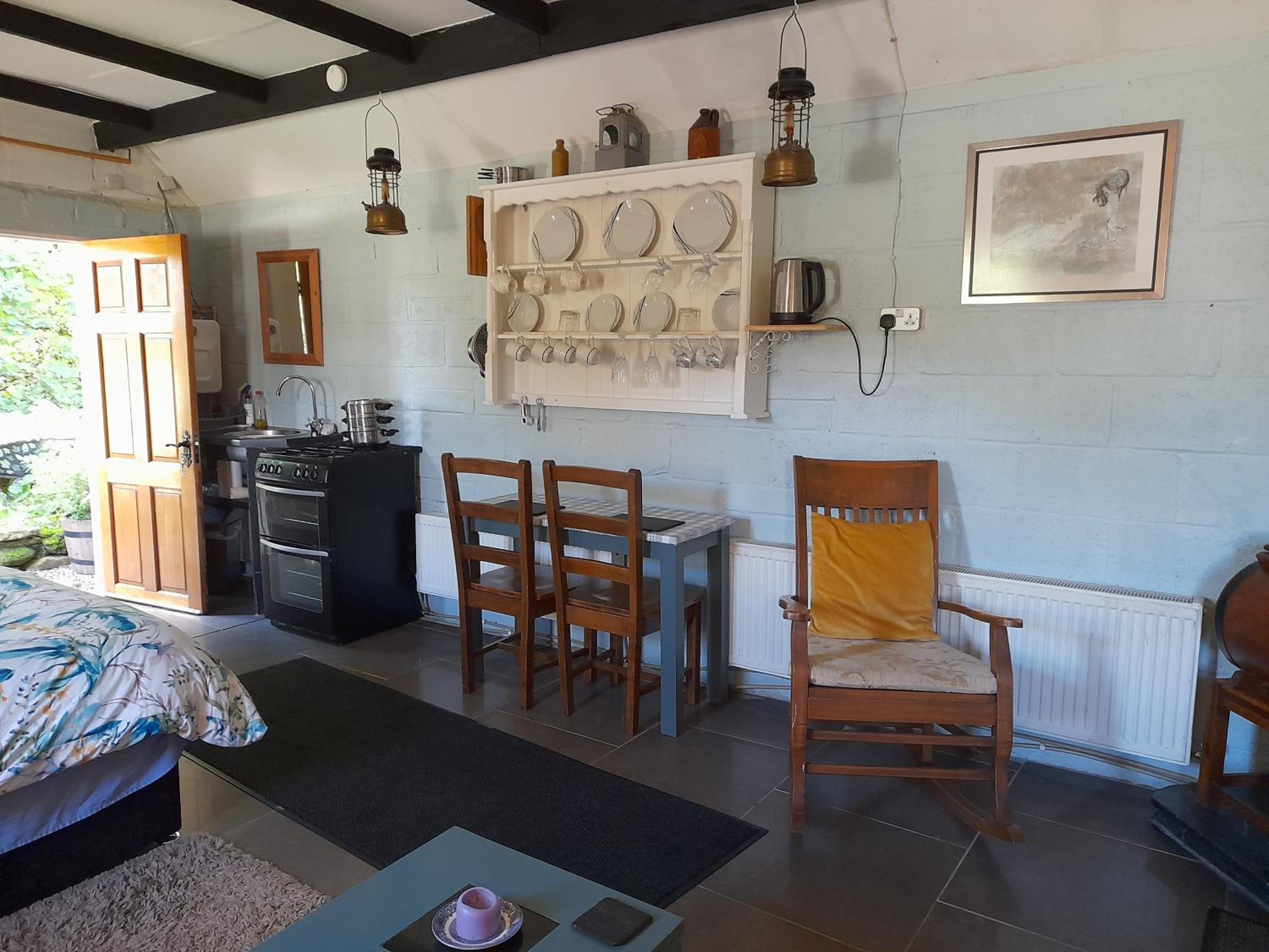 One-Bedroom House - Photo 6
