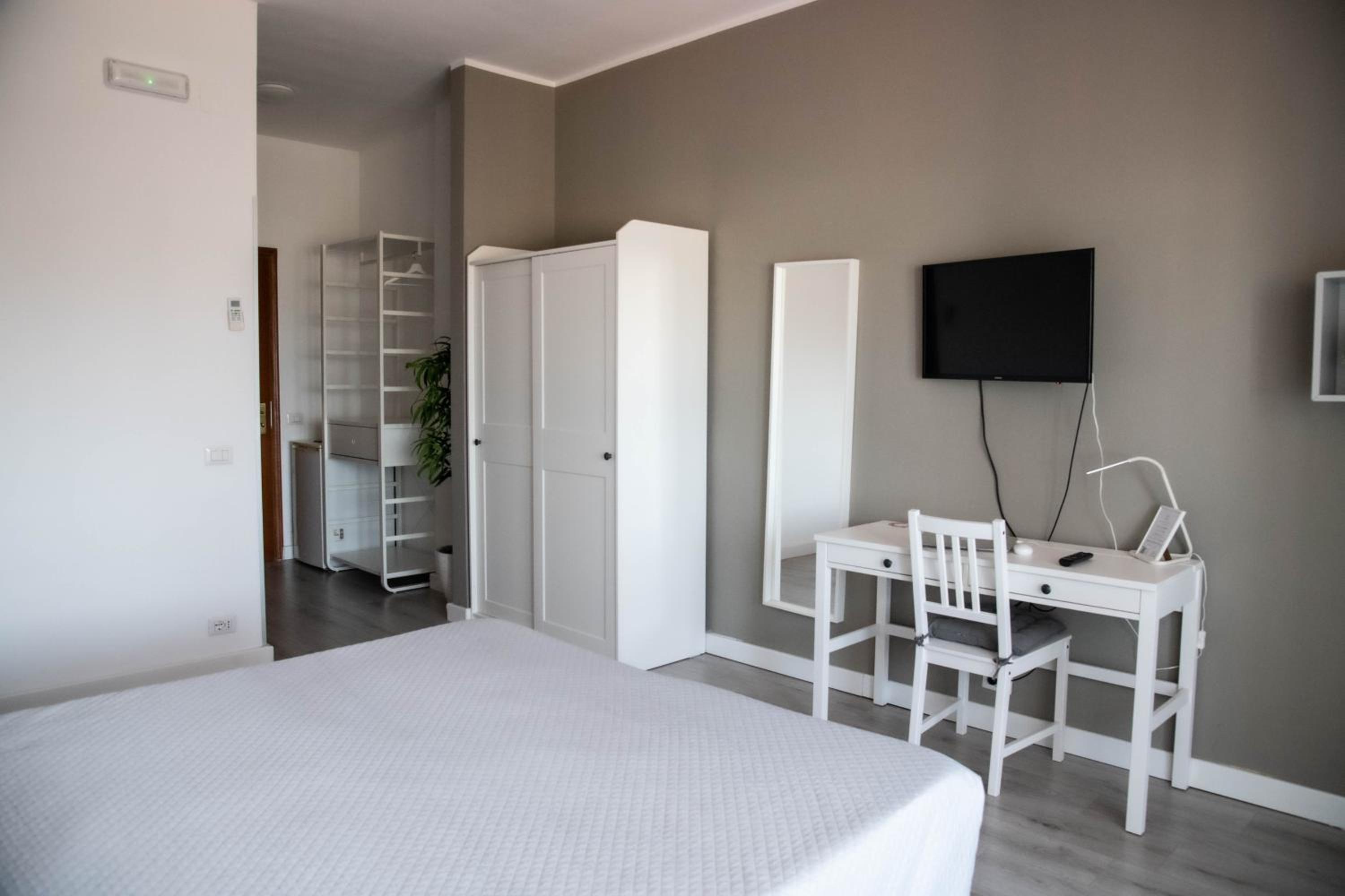 Superior Double or Twin Room with Balcony - Photo 7