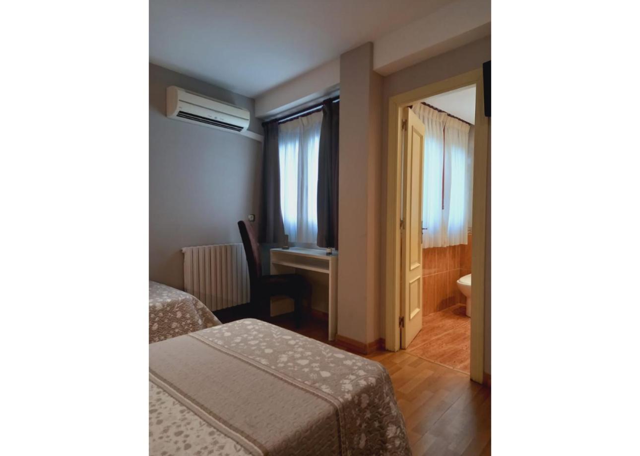 Basic Double Room photo 2