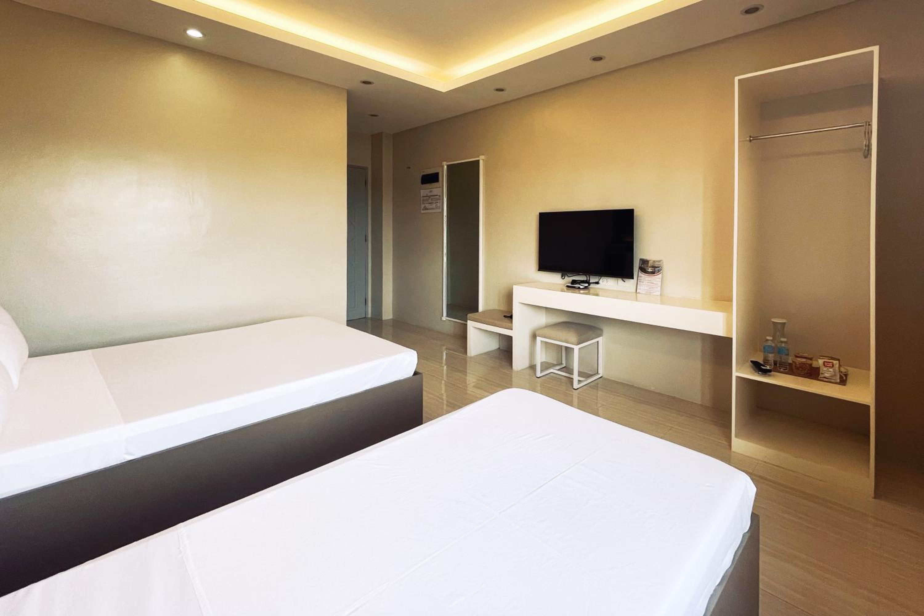 Standard Double Room with Fan - Photo 8