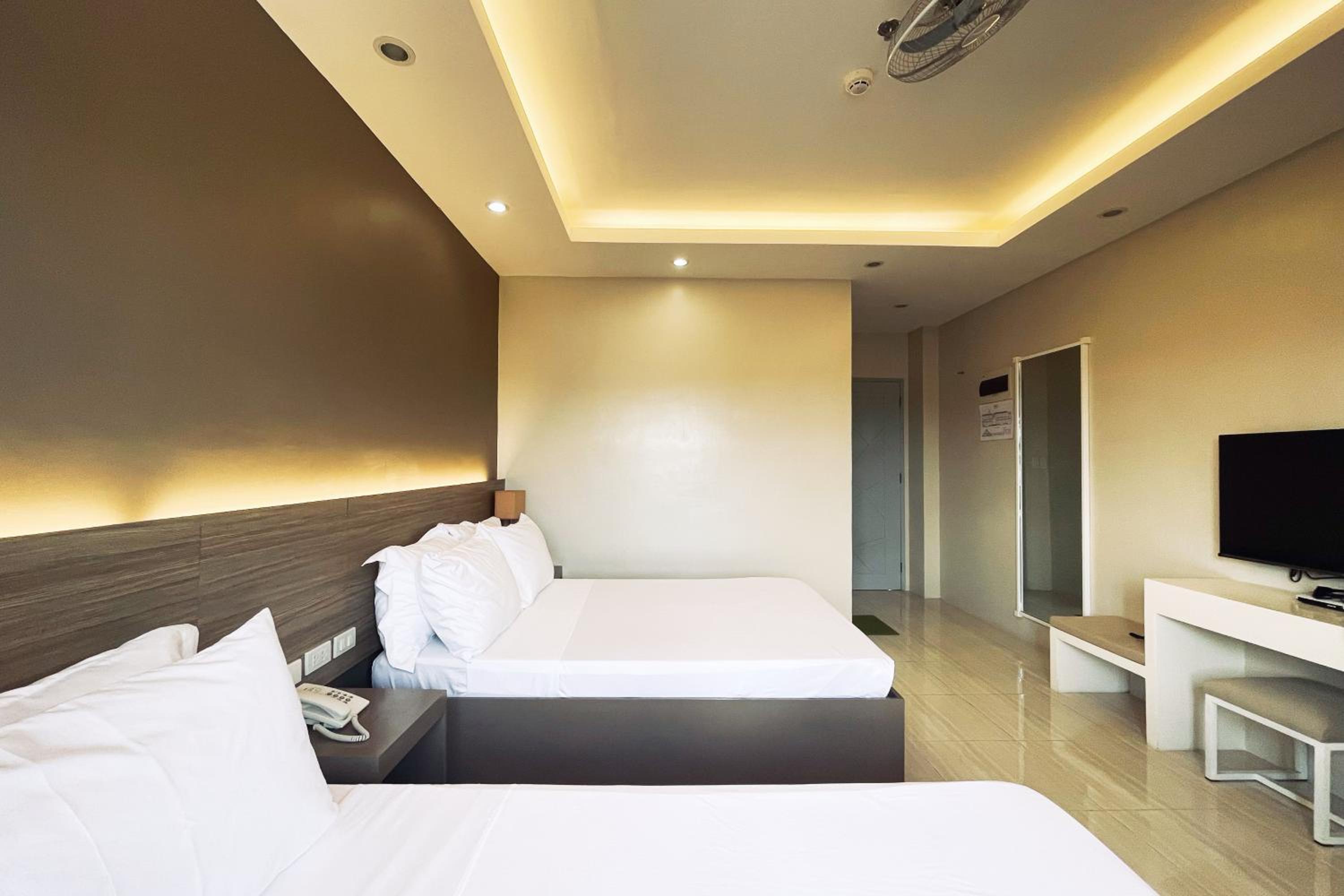 Standard Double Room with Fan - Photo 3