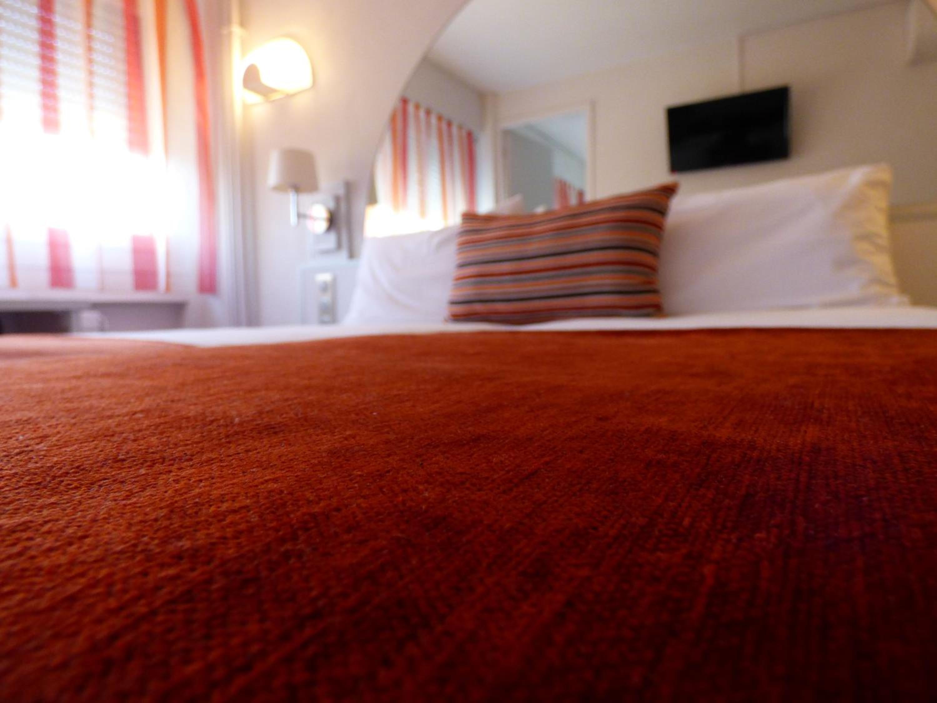 Standard Double Room - Photo 8