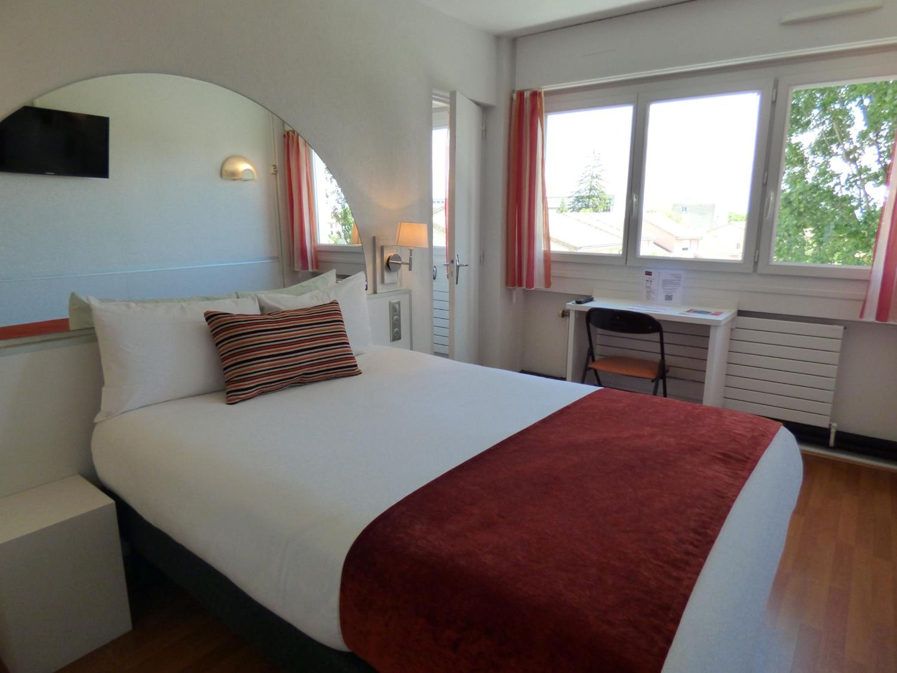 Standard Double Room - Photo 7
