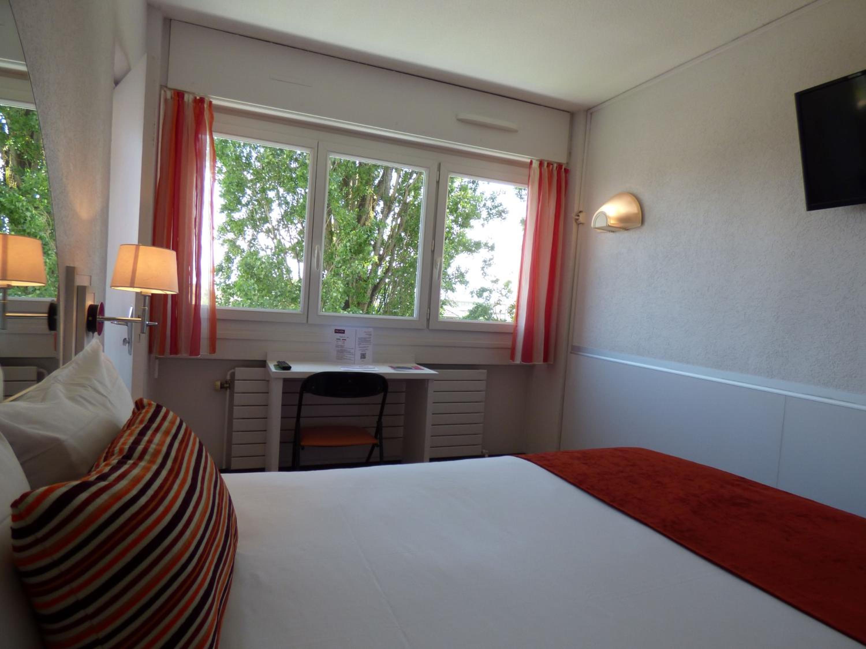 Standard Double Room - Photo 6