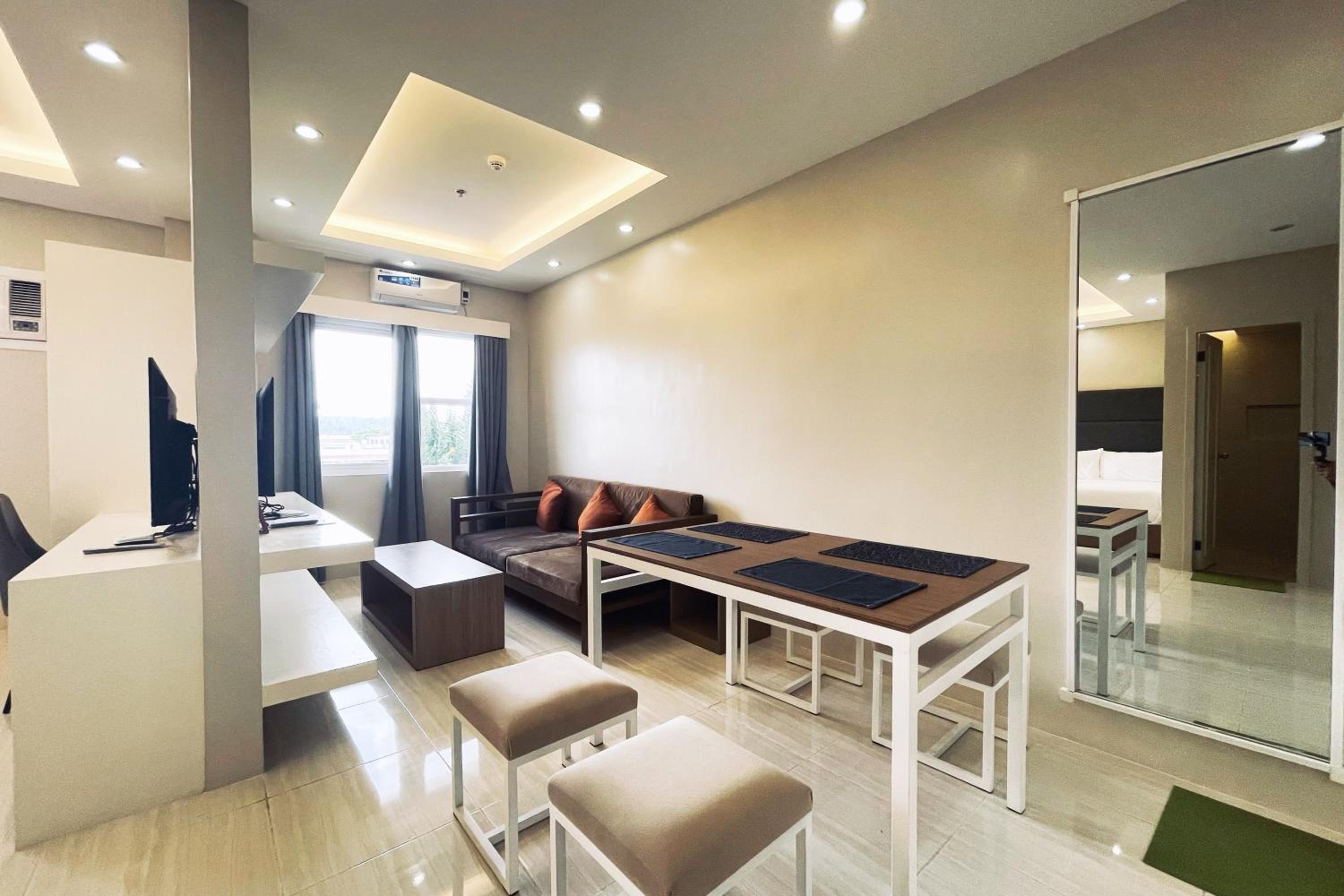Suite - Photo 8