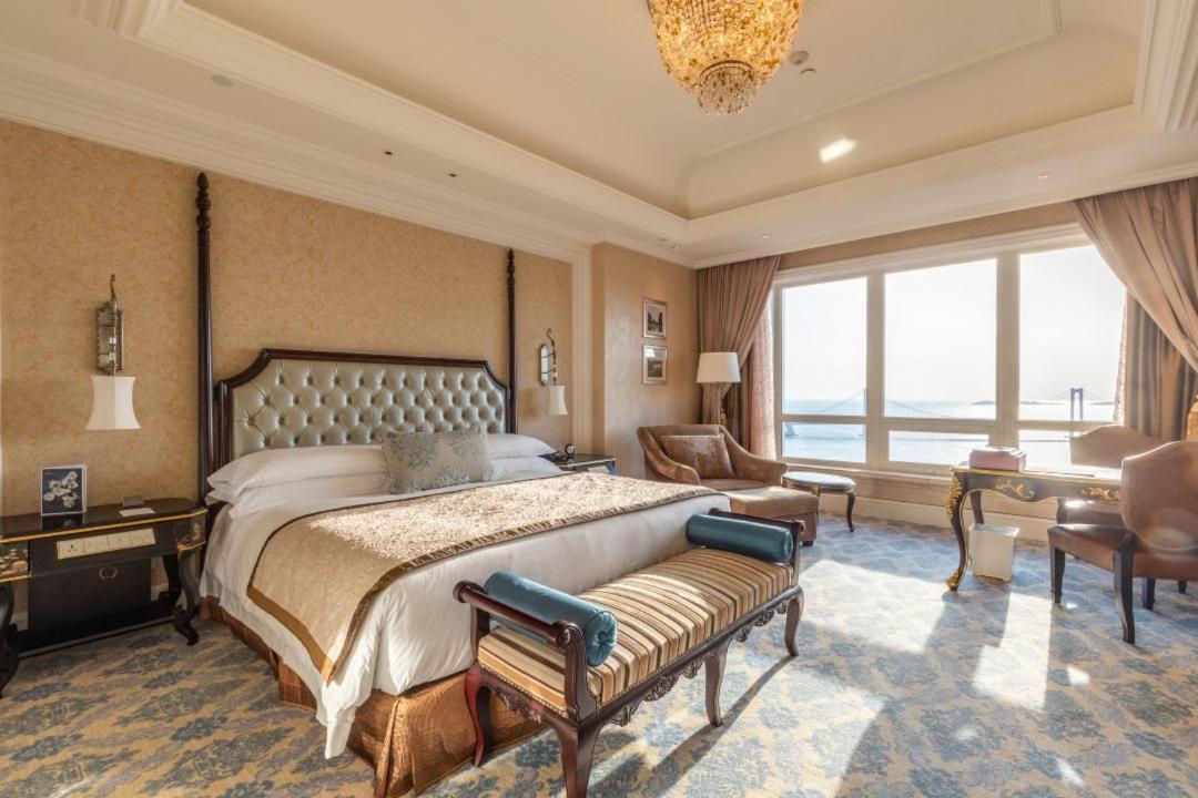 Deluxe King Room with Ocean View