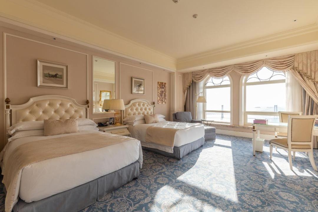 Grand Twin Room with Ocean View