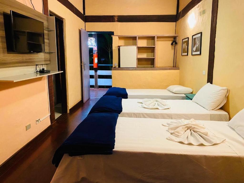 Economy Triple Room photo 3