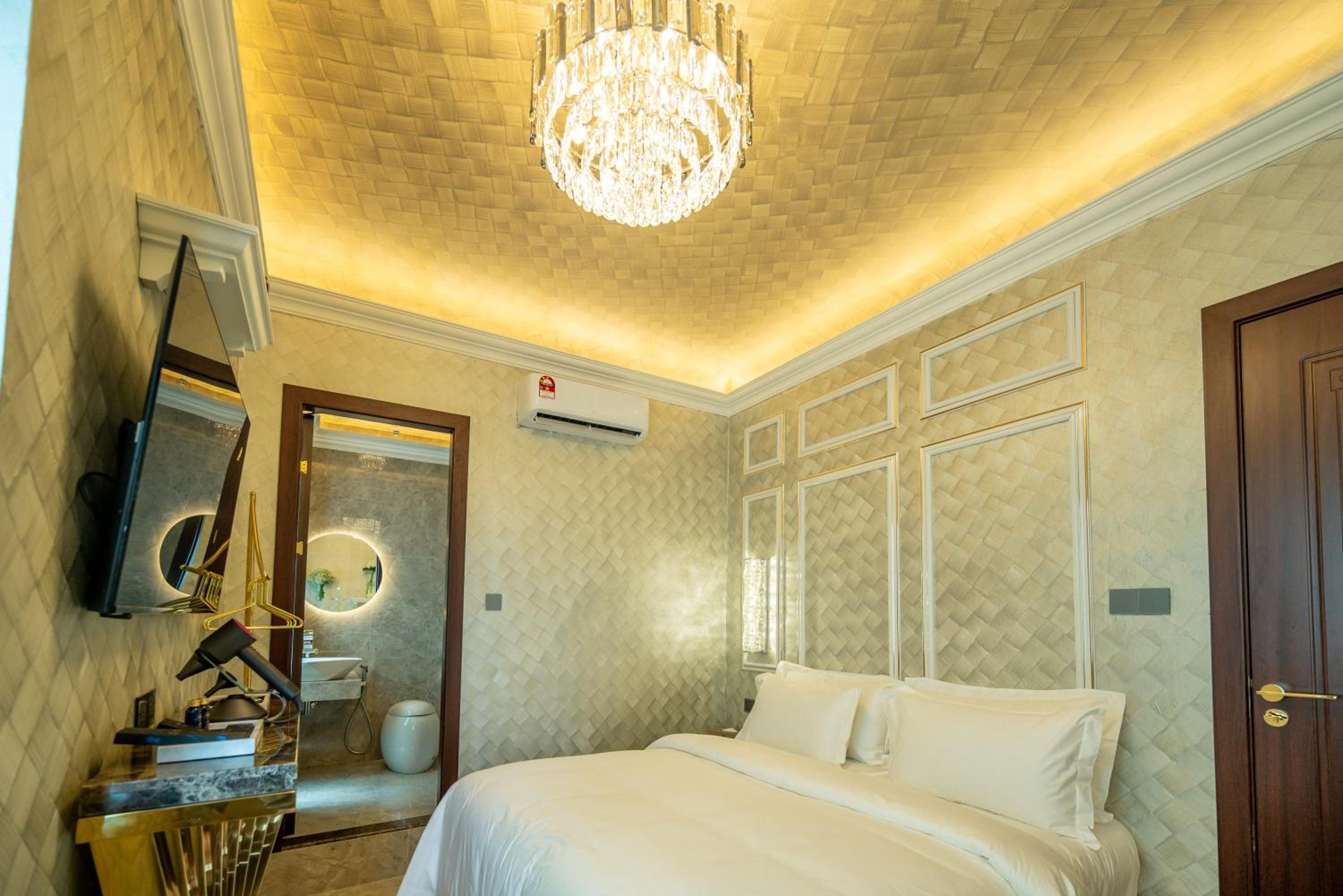 Standard King Room - Photo 3