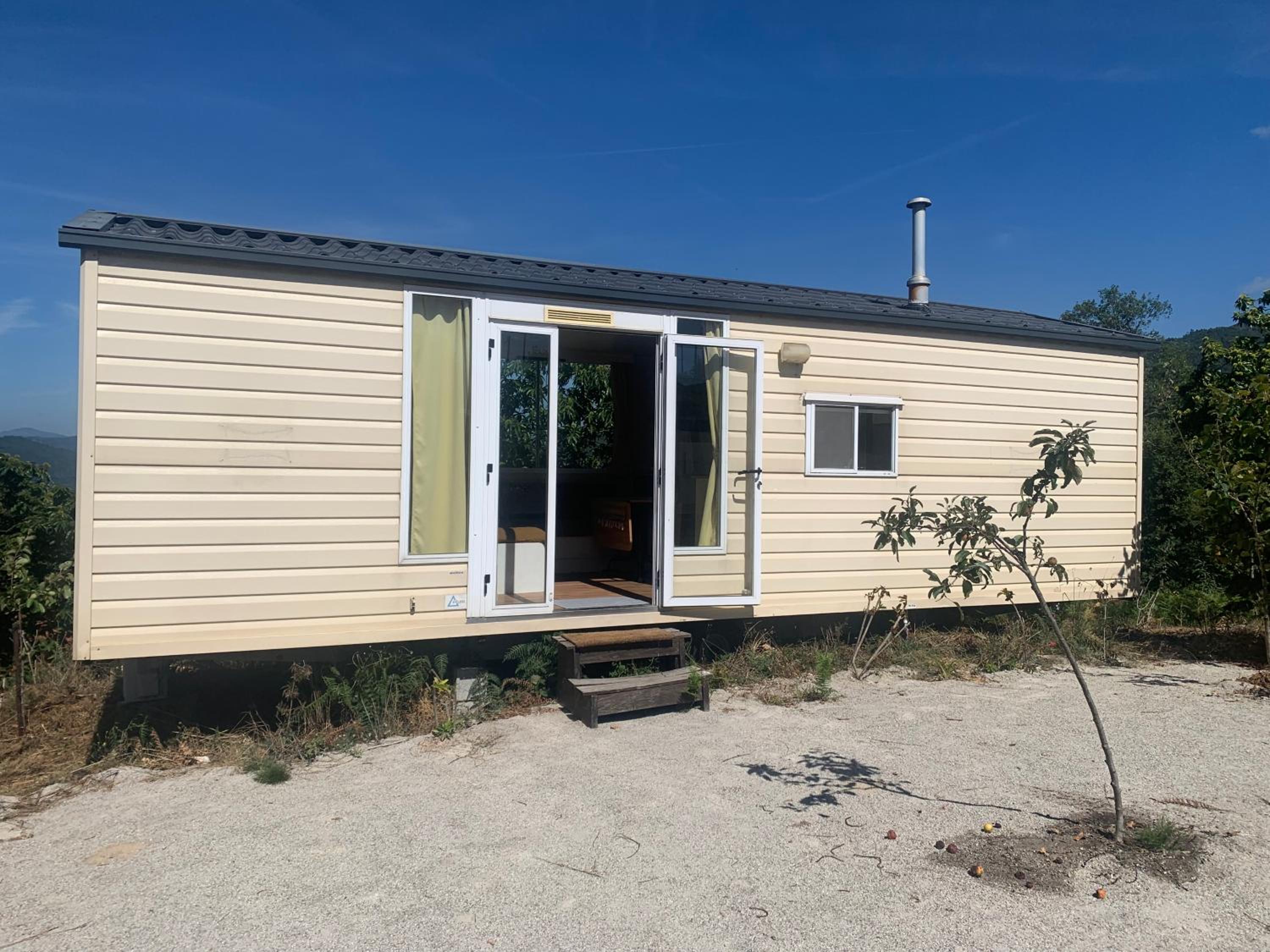 Mobile Home photo 3