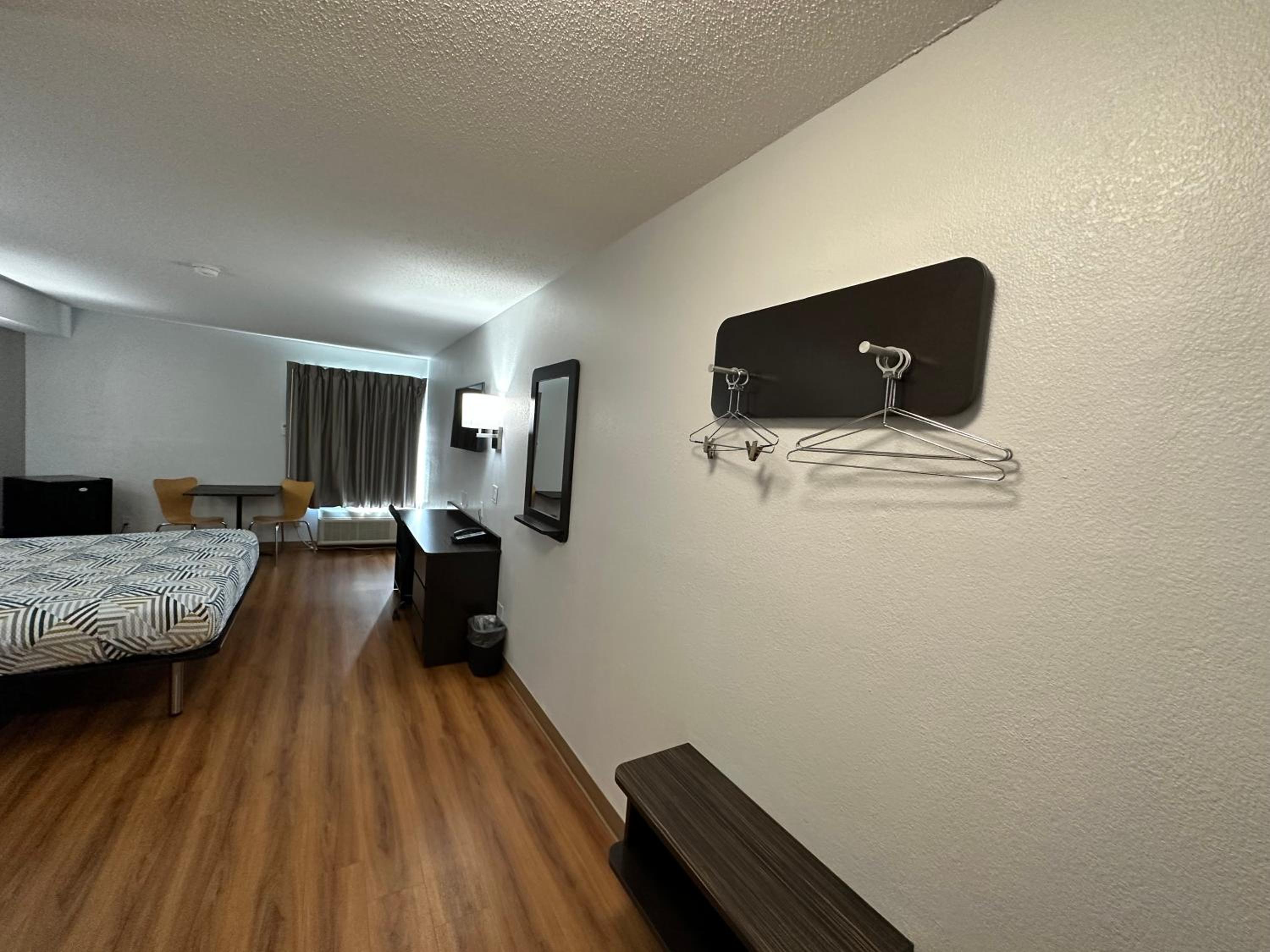 King Room - Non-Smoking photo 2