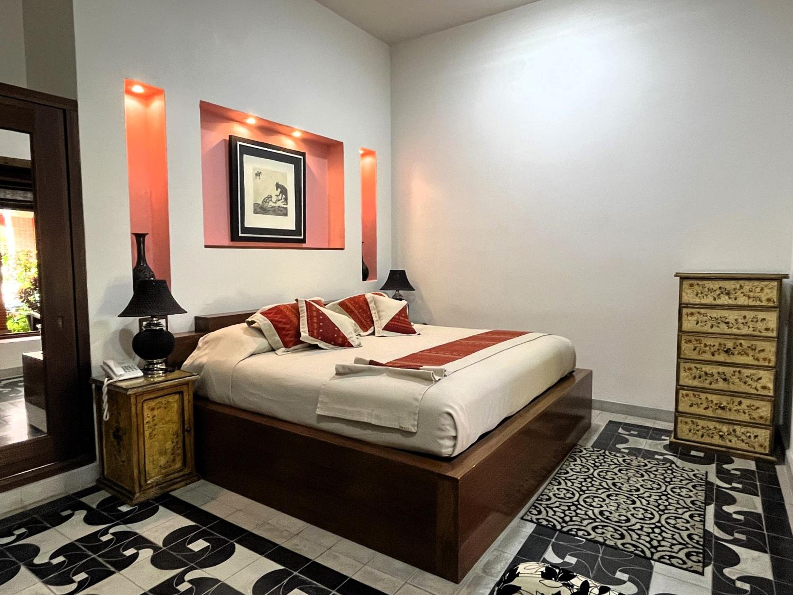 Executive Suite - Photo 1