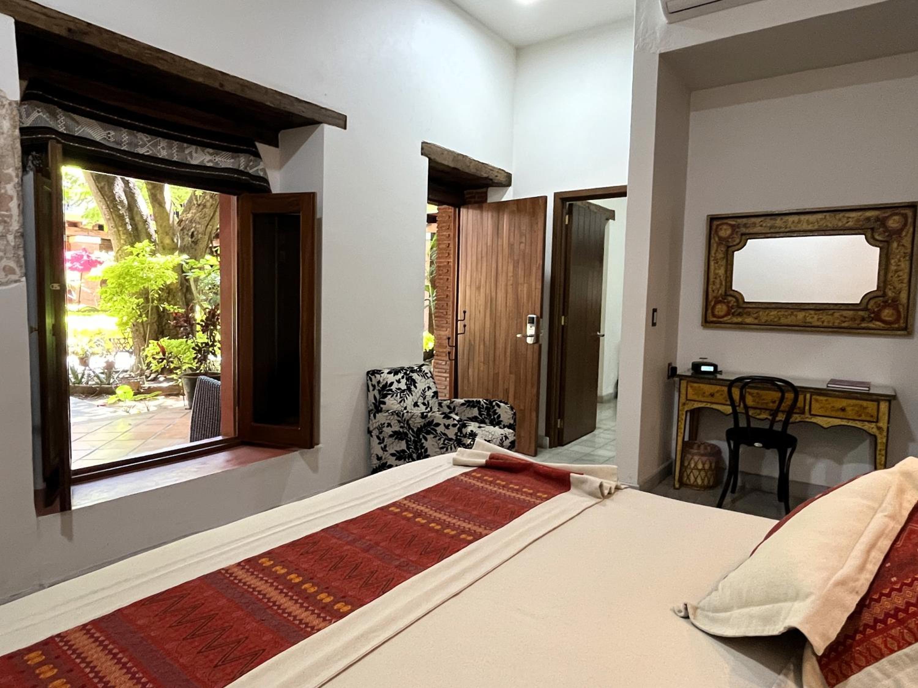 Executive Suite - Photo 3