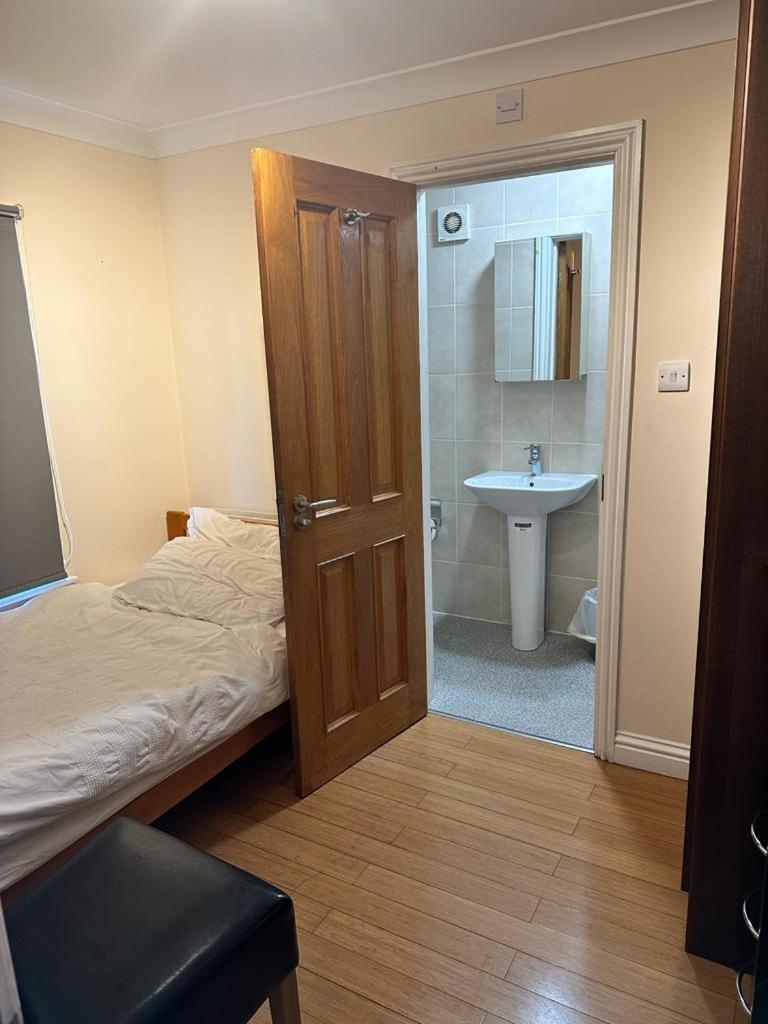 Single Room photo 2