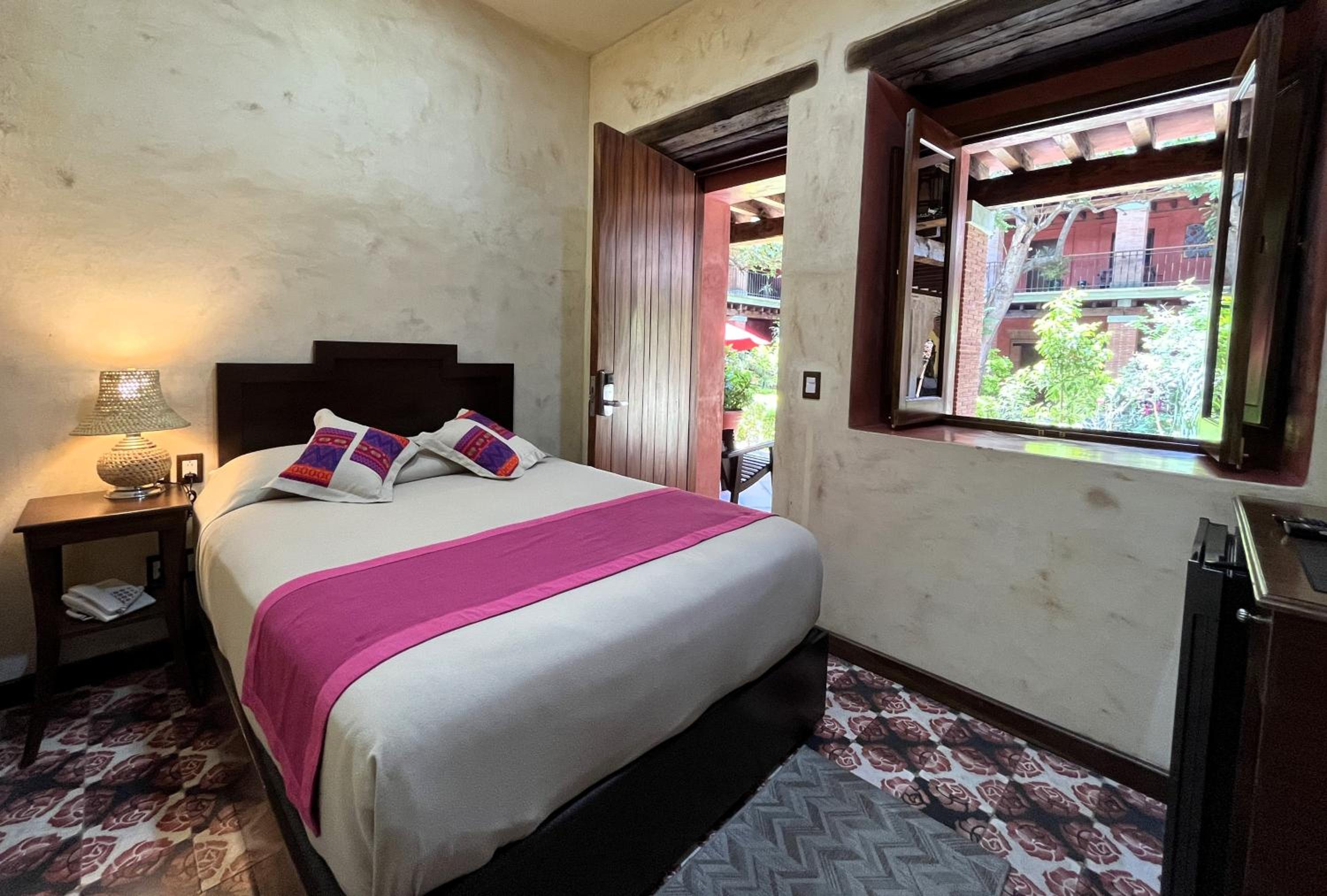 Deluxe Suite - Photo 5