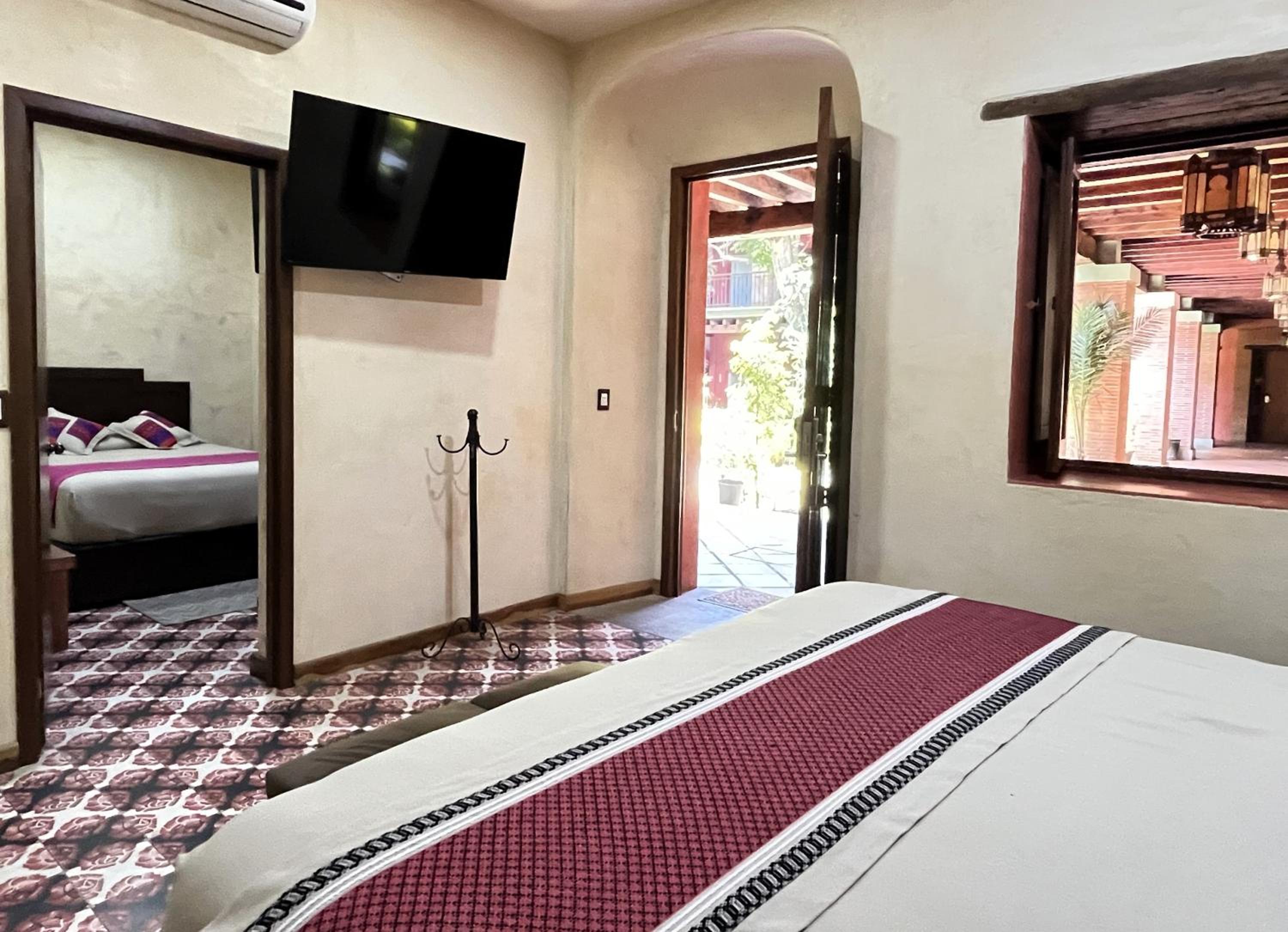 Deluxe Suite - Photo 6