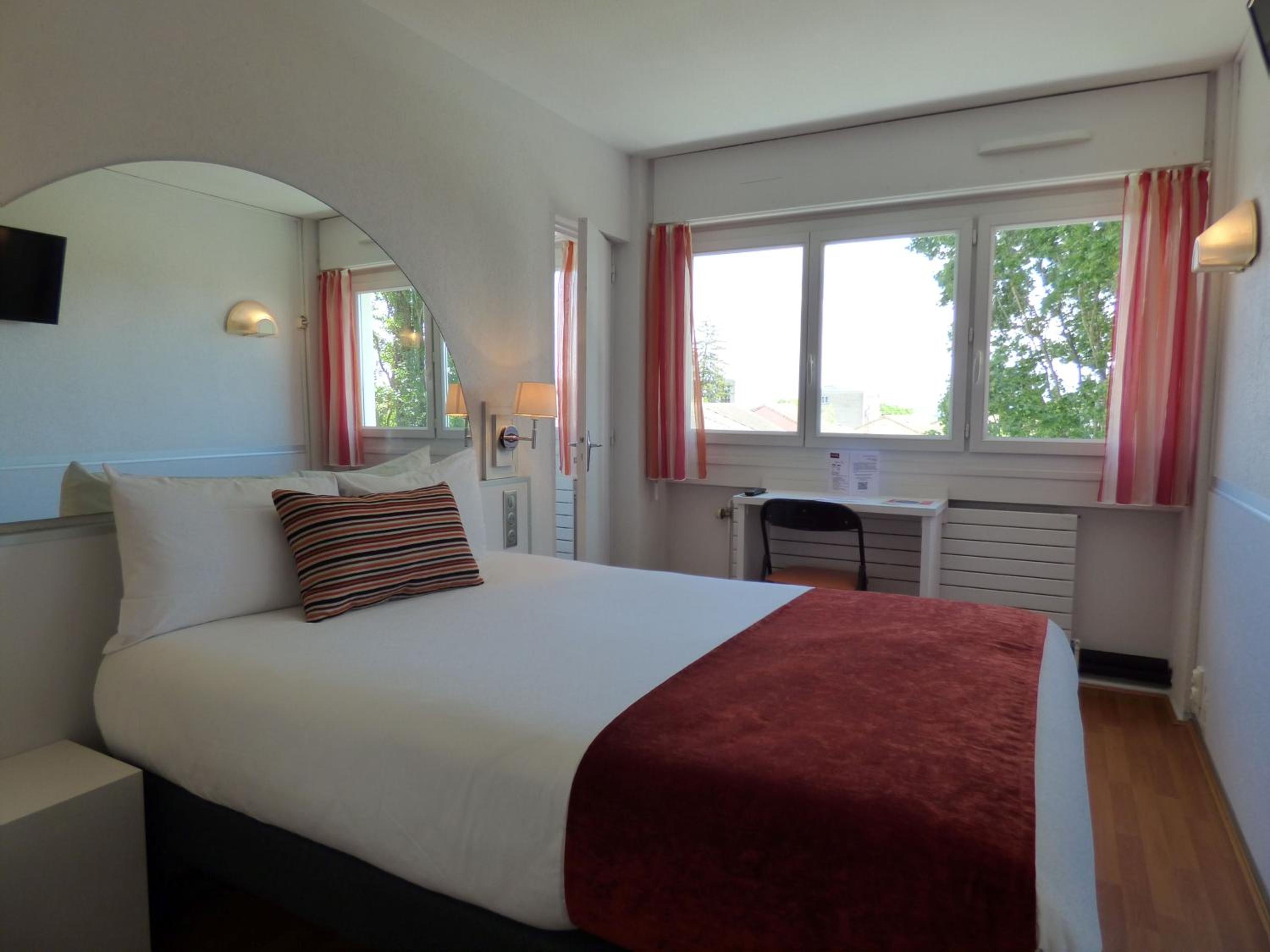 Standard Double Room - Photo 4