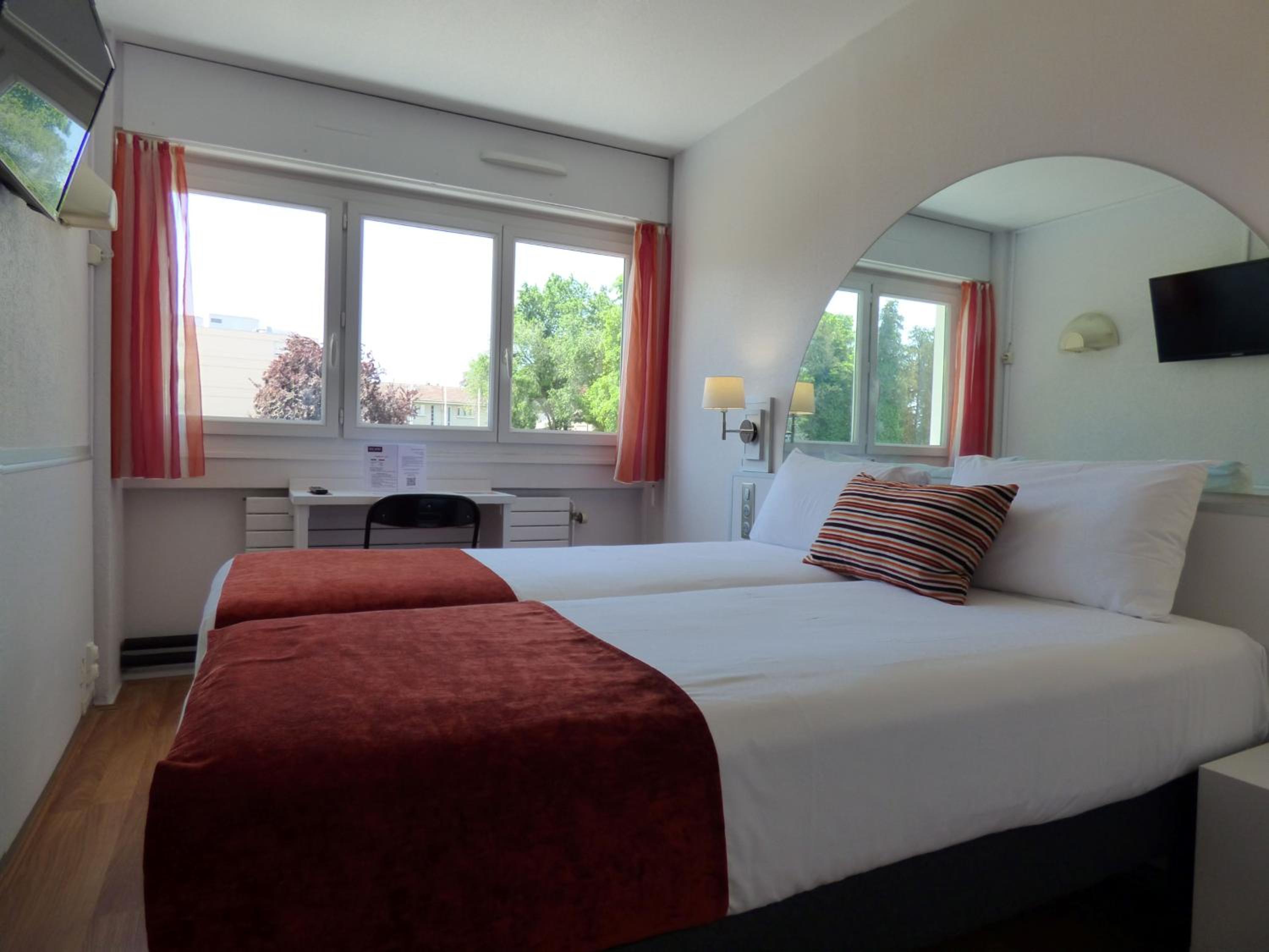 Twin Room - Photo 1