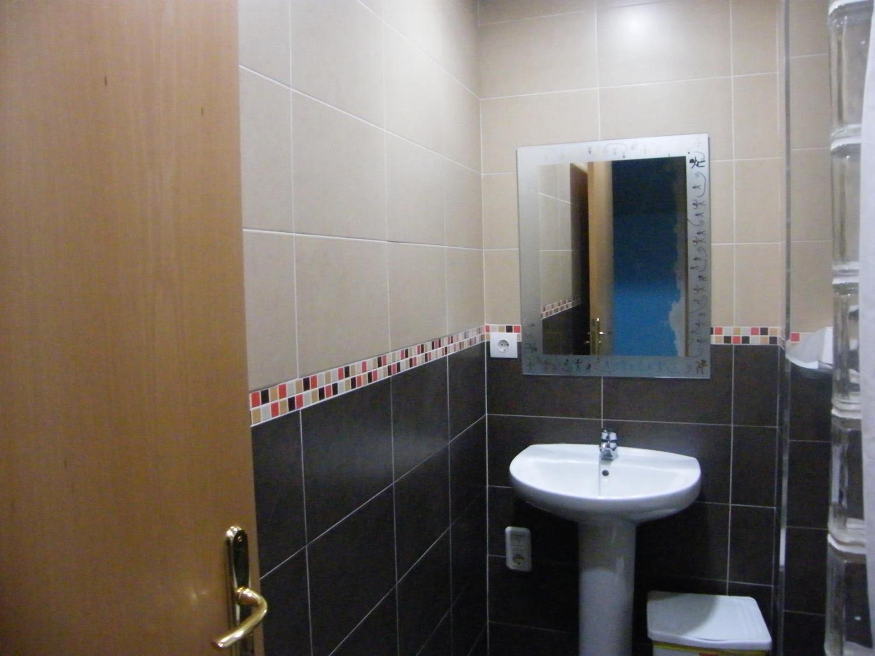 Double or Twin Room - Photo 8