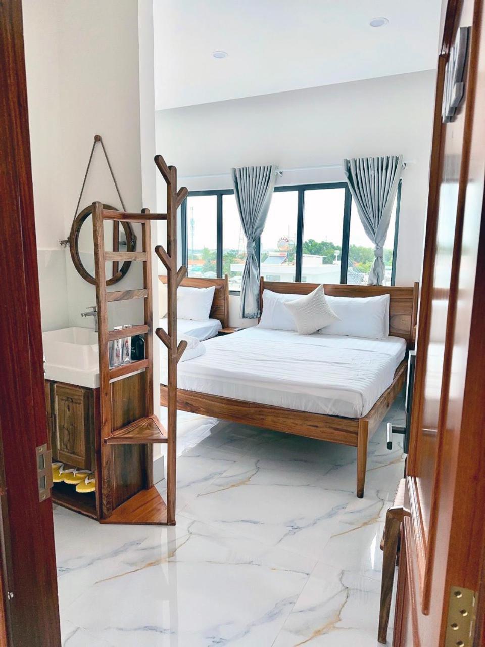 Queen Room with Two Queen Beds photo 3